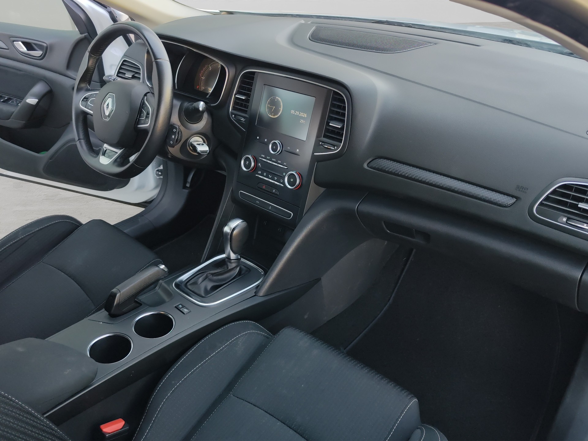 RENAULT Mégane Grandtour 1.5 dCi GT Line EDC-image-17