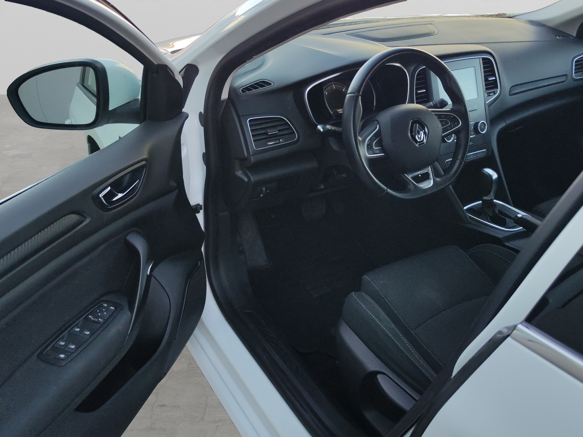 RENAULT Mégane Grandtour 1.5 dCi GT Line EDC-image-11