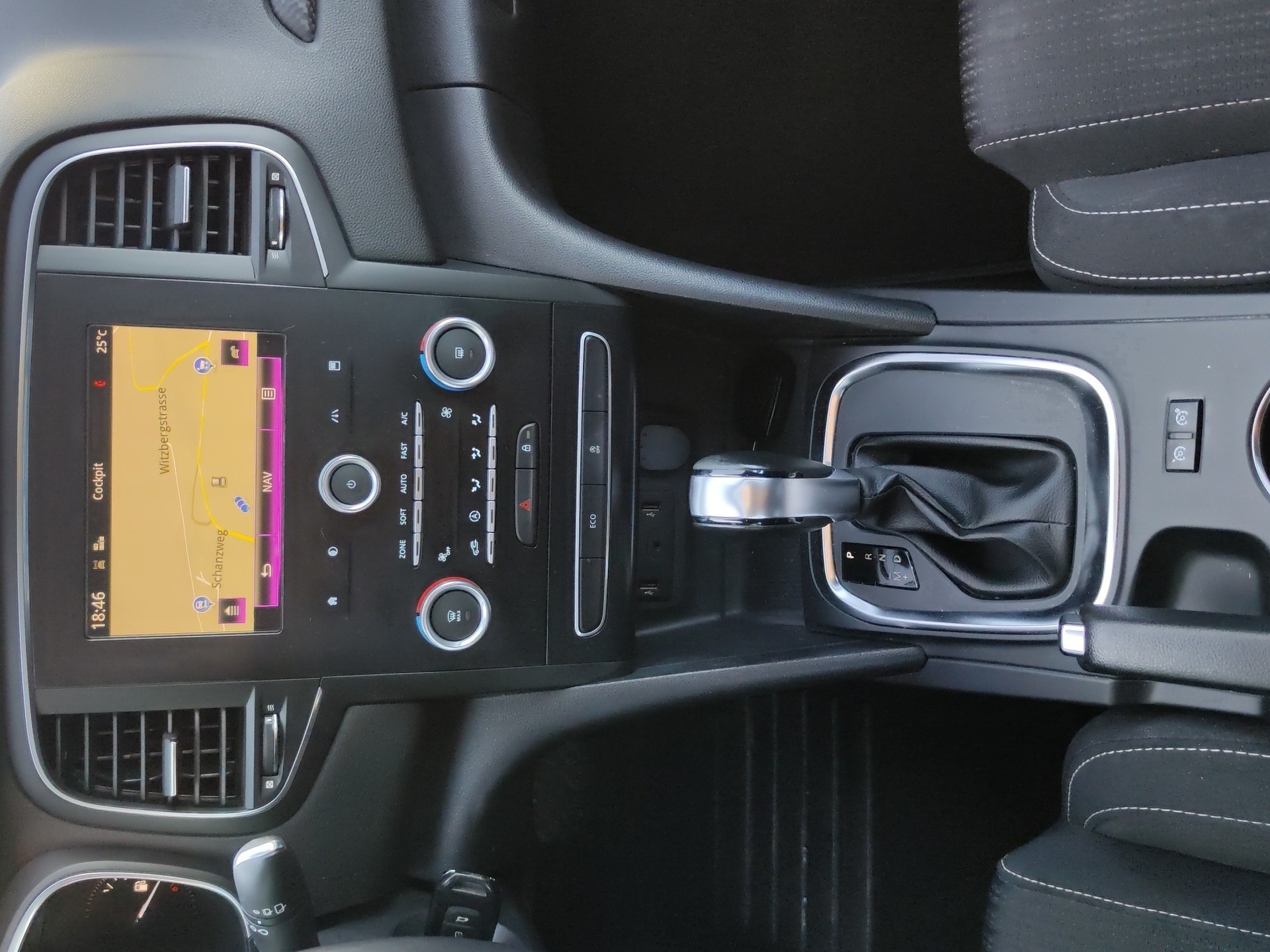 RENAULT Mégane Grandtour 1.5 dCi GT Line EDC-image-19