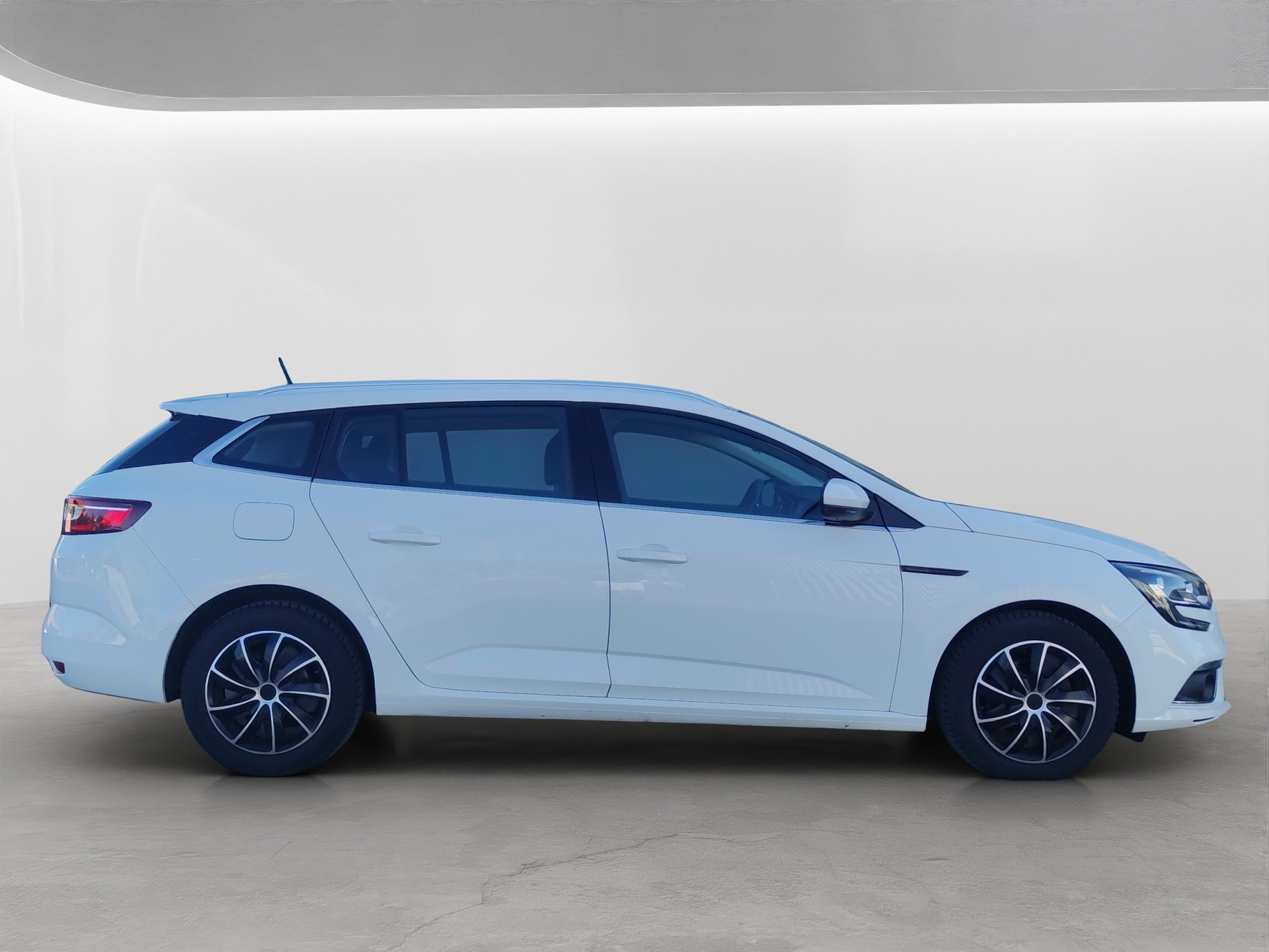 RENAULT Mégane Grandtour 1.5 dCi GT Line EDC-image-8