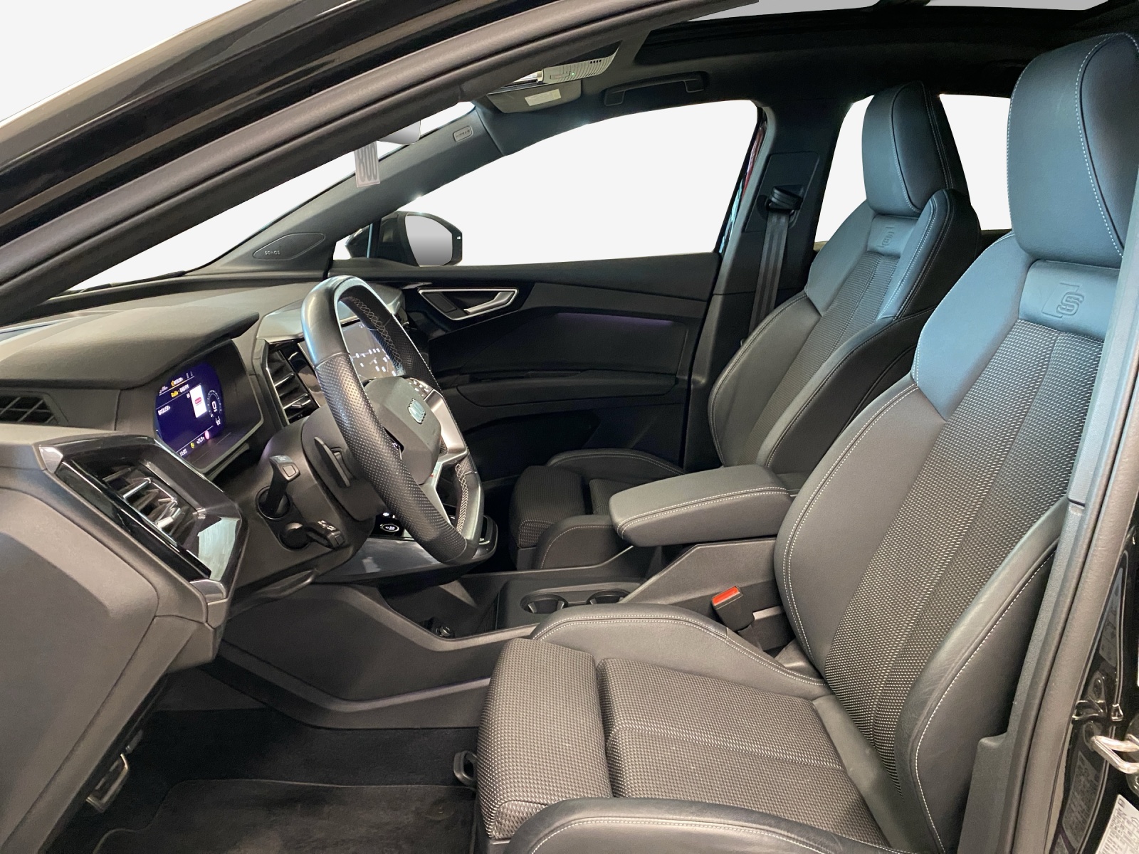 AUDI Q4 SB 45 e-tron quattro-image-8
