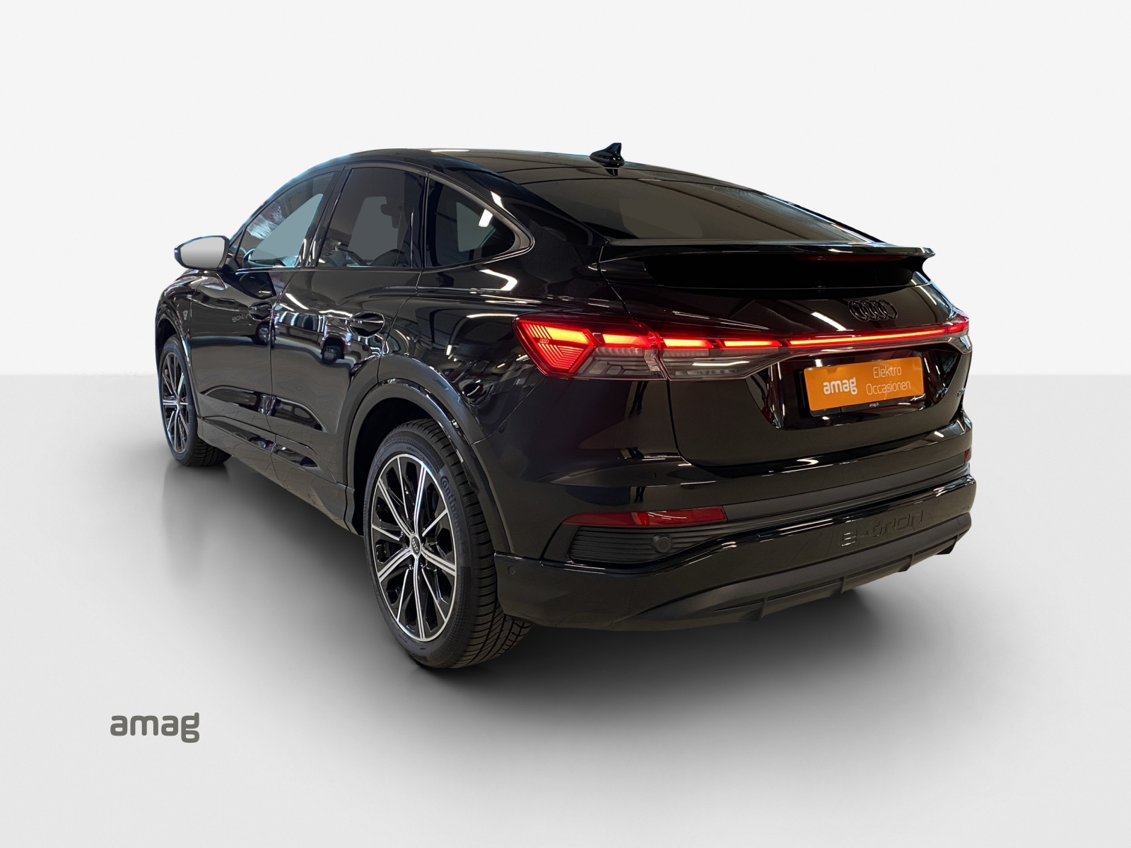 AUDI Q4 SB 45 e-tron quattro-showroom-element-3