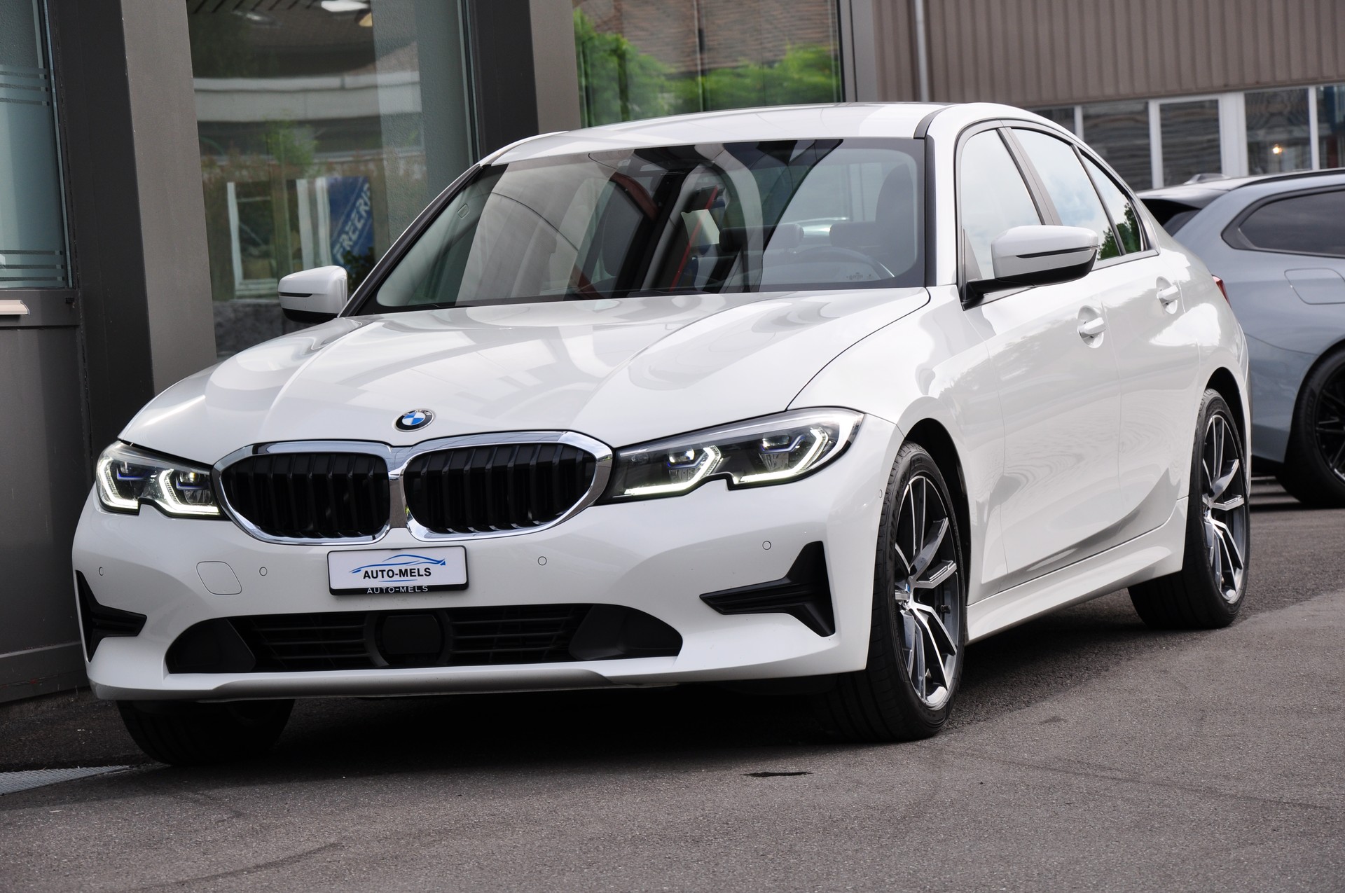 BMW 320d xDrive Steptronic-showroom-element-3