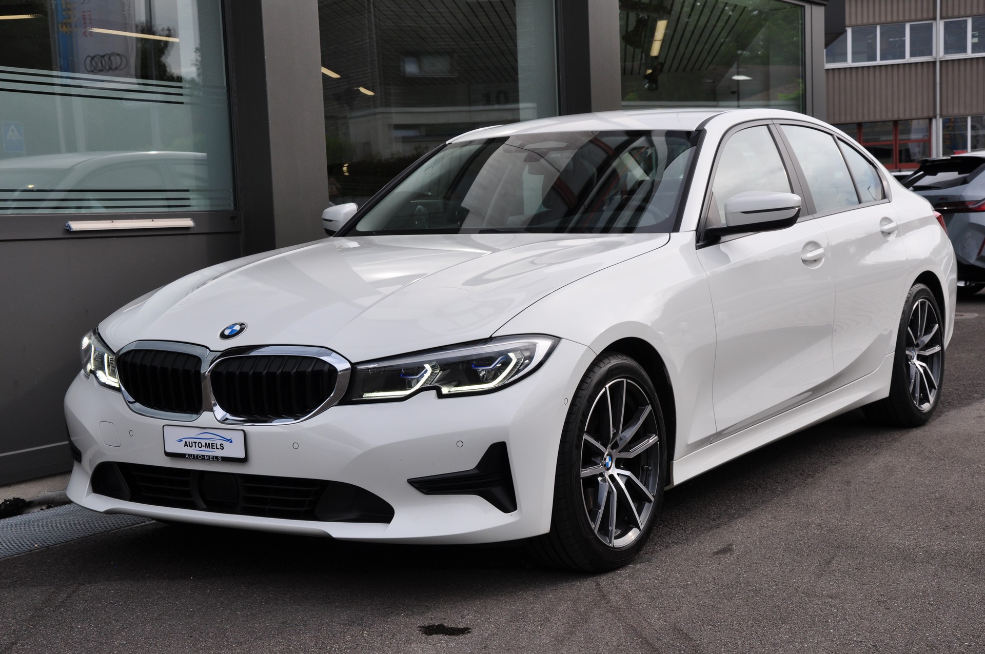 BMW 320d xDrive Steptronic-showroom-element-2