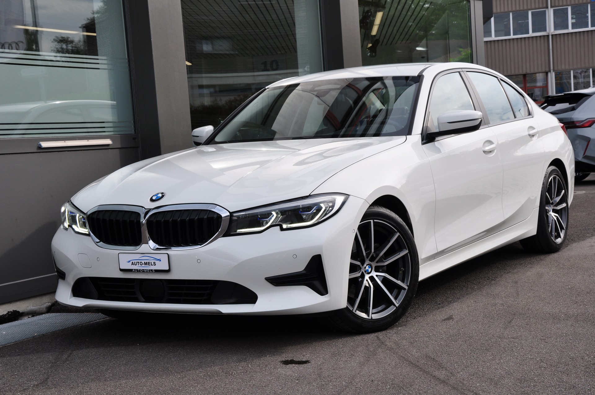 BMW 320d xDrive Steptronic-showroom-element-1