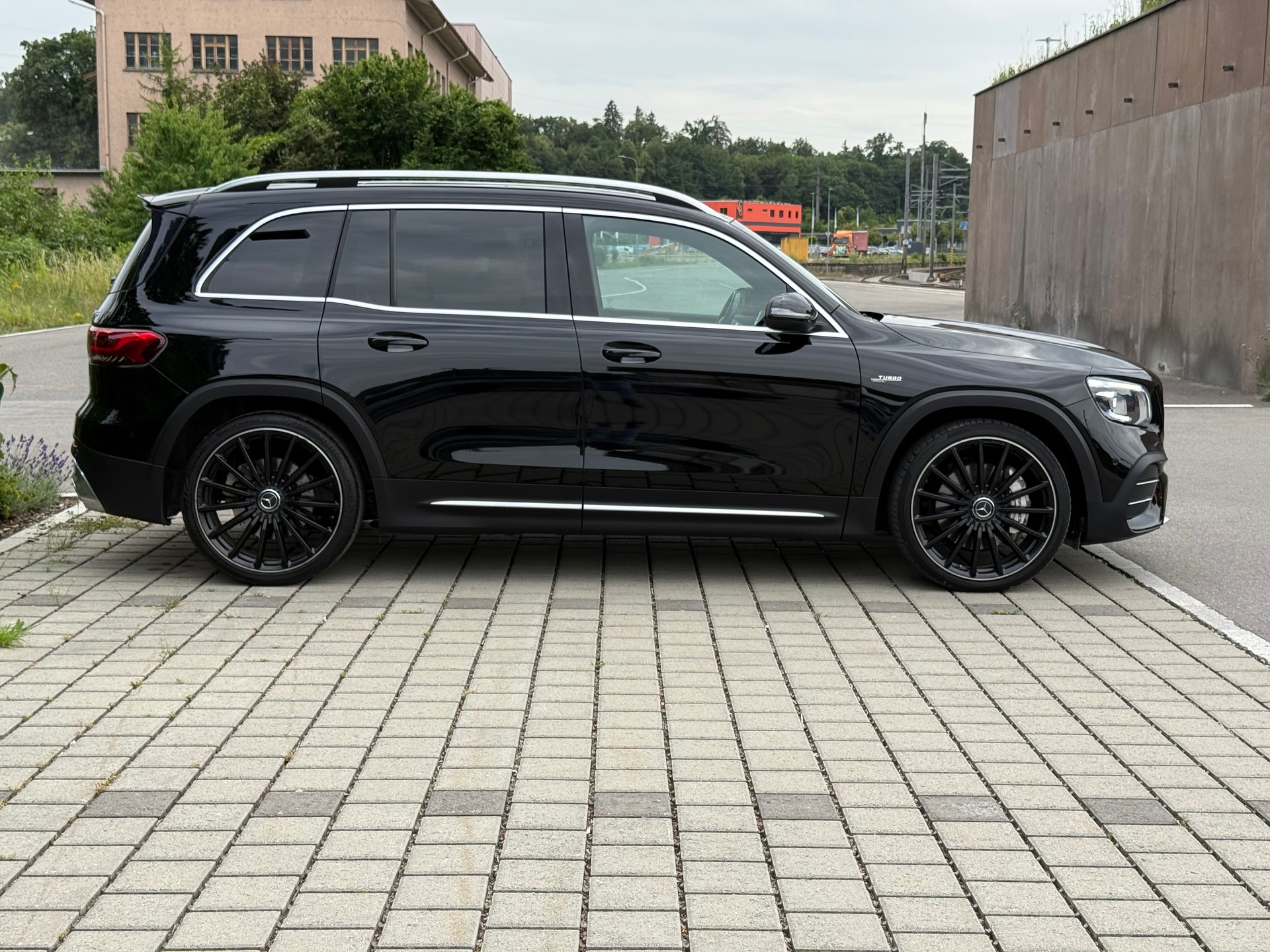 MERCEDES-BENZ GLB 35 AMG 4Matic 8G-Tronic-showroom-element-2