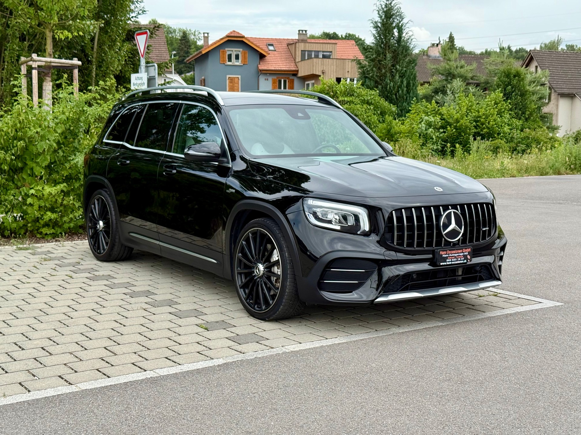 MERCEDES-BENZ GLB 35 AMG 4Matic 8G-Tronic-showroom-element-3