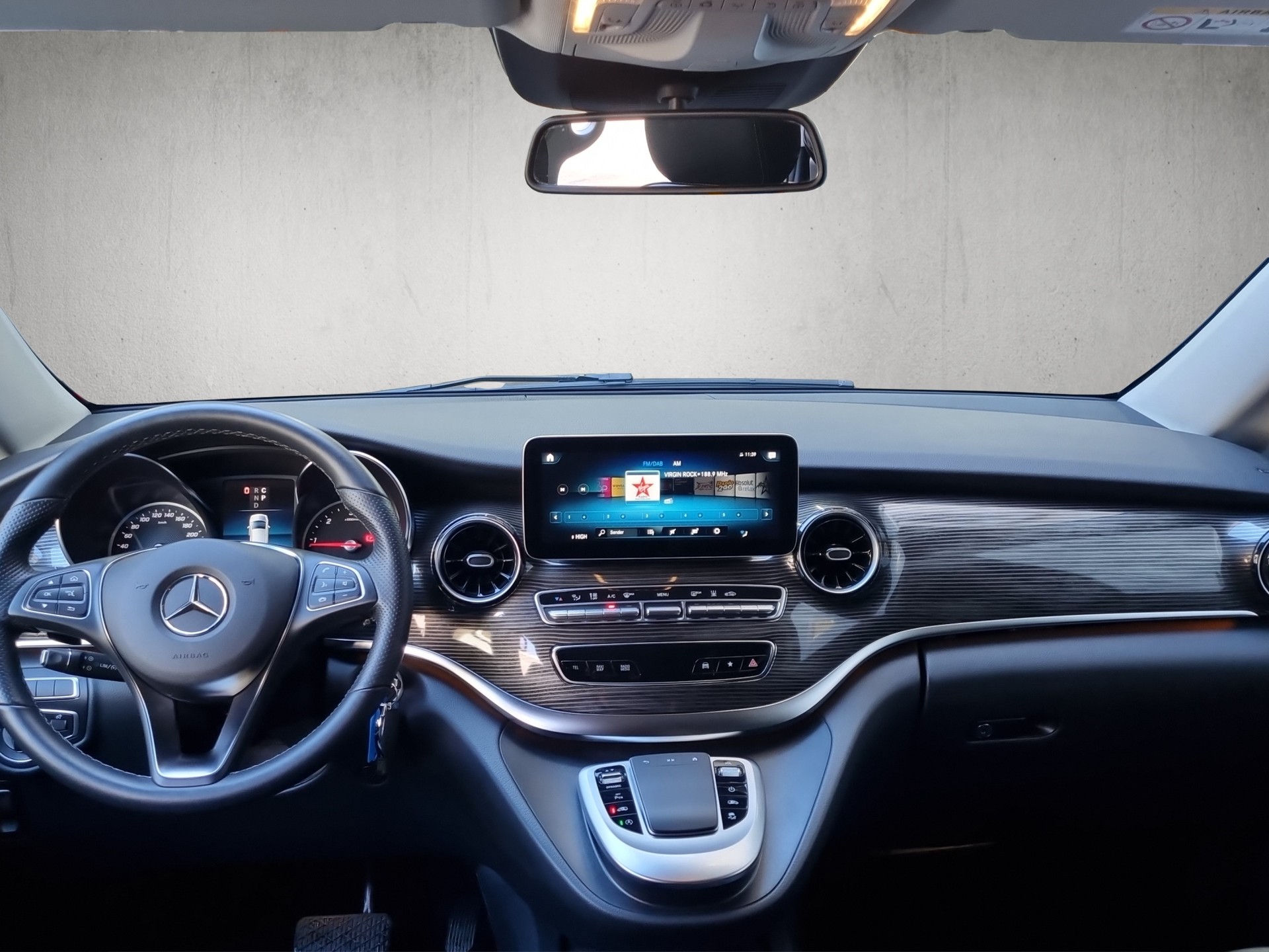 MERCEDES-BENZ V 250 d Avantgarde lang 4matic Van-image-11