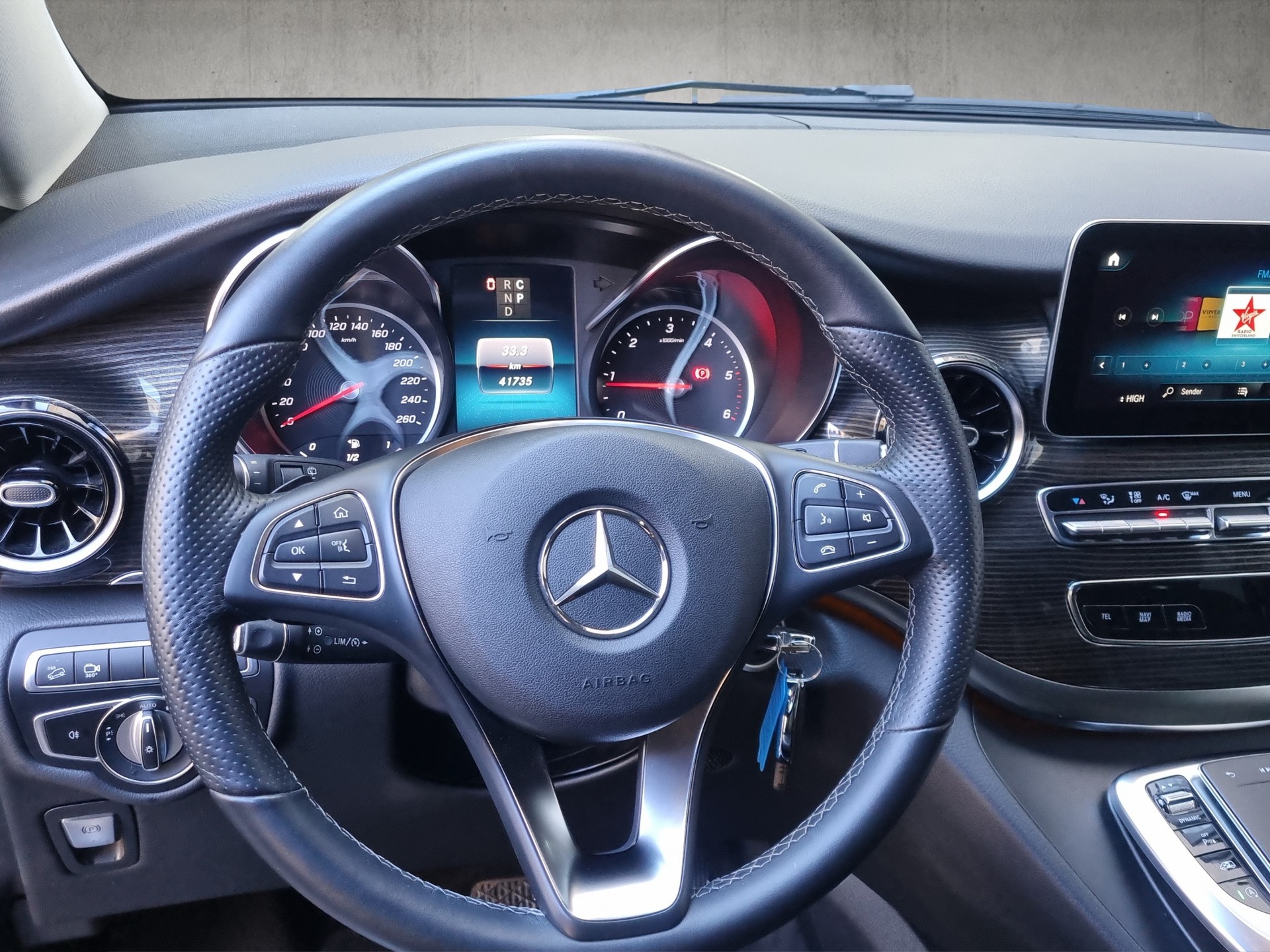 MERCEDES-BENZ V 250 d Avantgarde lang 4matic Van-image-9