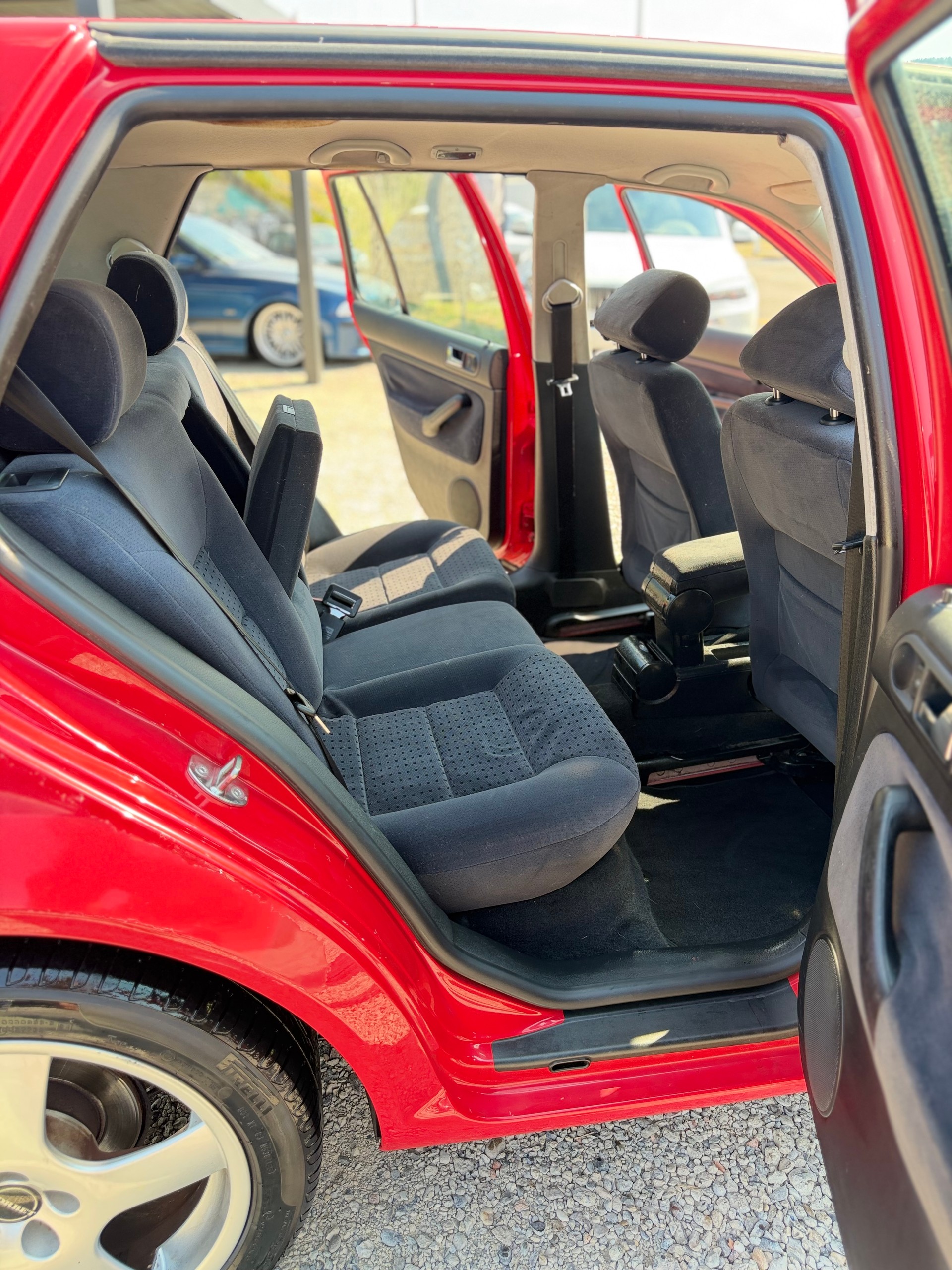VW Golf 2.0 Comfortline **Automat**-image-12