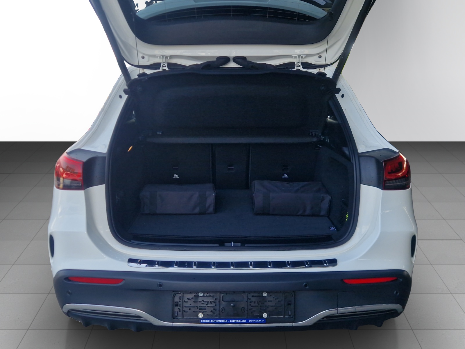 MERCEDES-BENZ EQA 250 AMG Line AMG Line-image-5