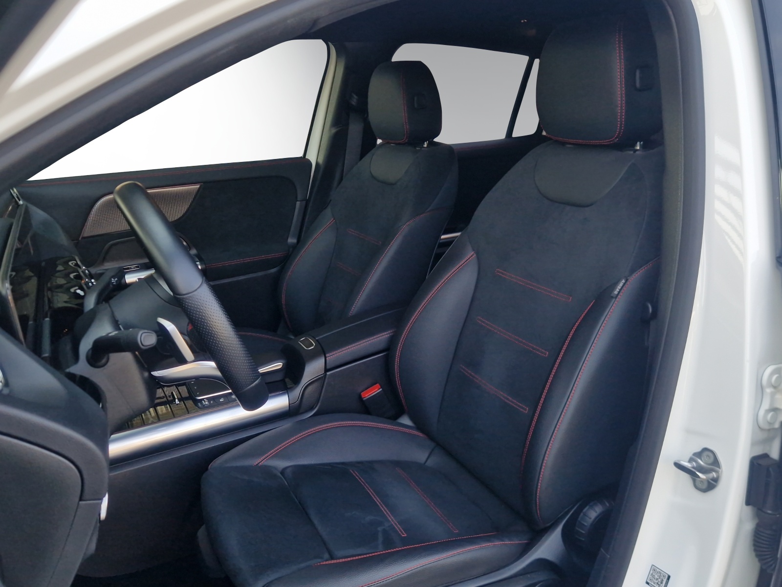 MERCEDES-BENZ EQA 250 AMG Line AMG Line-image-8