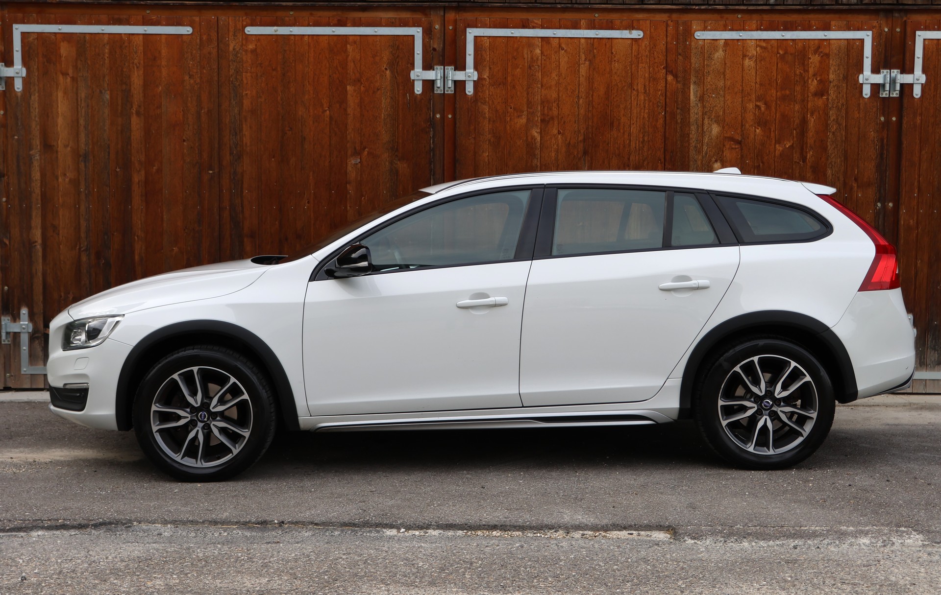 VOLVO V60 Cross Country T5 AWD Summum Geartronic-showroom-element-1