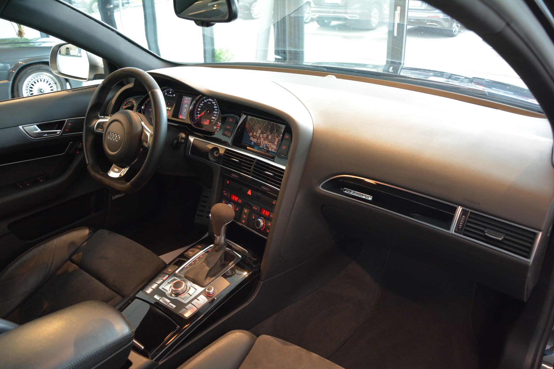 AUDI RS6 Avant 5.0 TFSI V10 quattro tiptronic-image-12