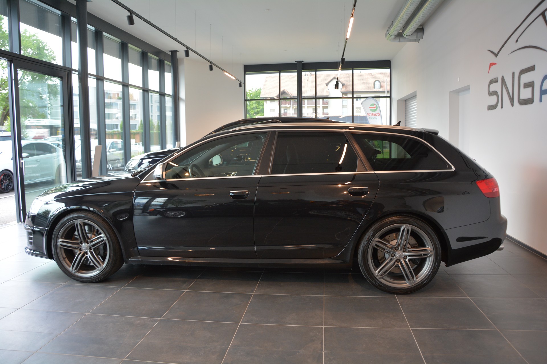 AUDI RS6 Avant 5.0 TFSI V10 quattro tiptronic-showroom-element-2