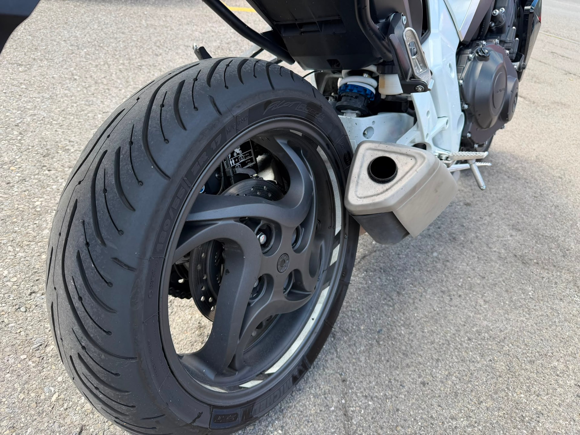 HONDA CB 1000 R ABS-image-12