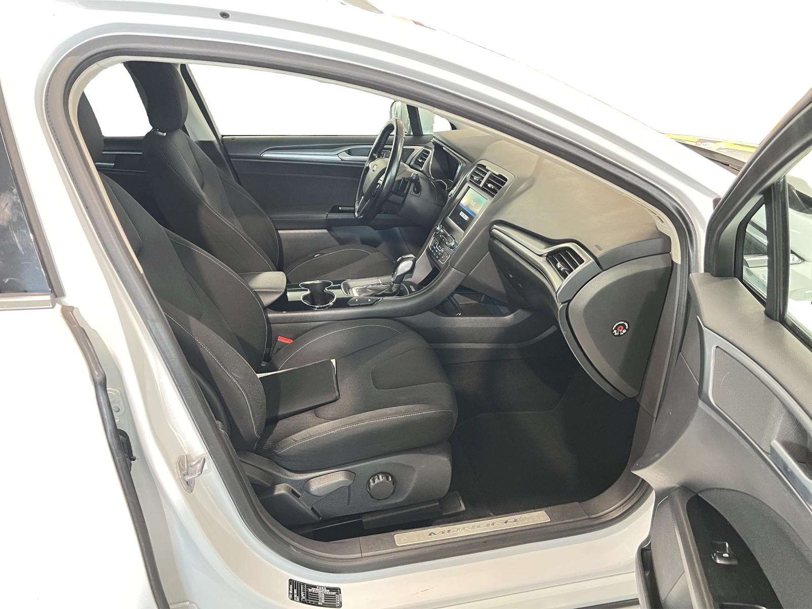 FORD Mondeo 2.0 TDCi Titanium PowerShift-image-6