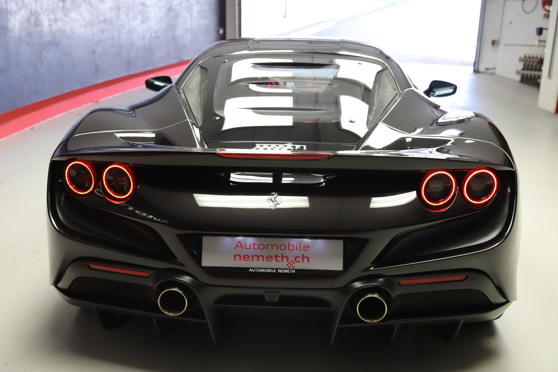 FERRARI F8 Tributo-showroom-element-3