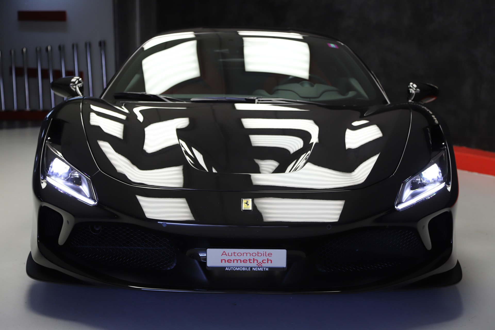FERRARI F8 Tributo-image-4