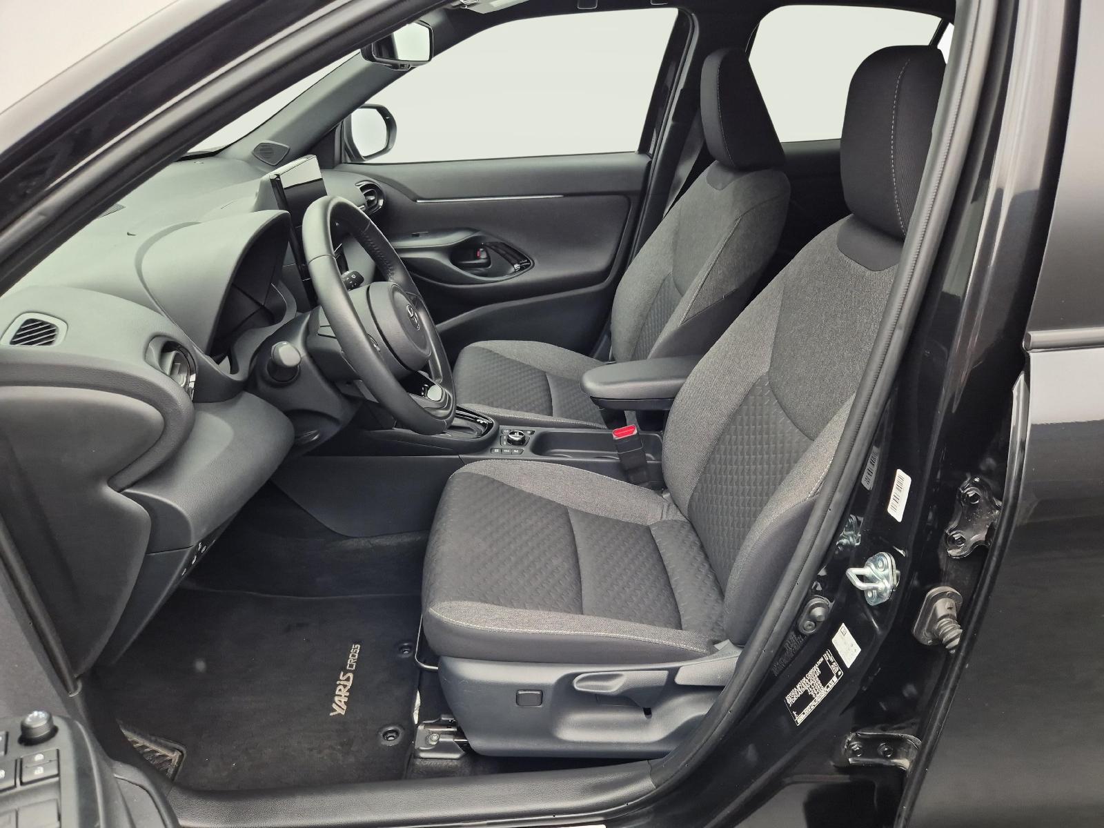 TOYOTA Yaris Cross 1.5 VVT-i HSD Trend AWD-i-showroom-element-2