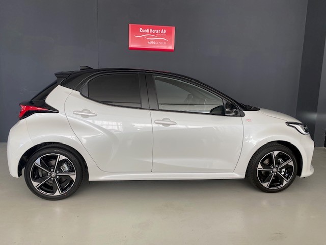 TOYOTA Yaris 1.5 VVT-i HSD Premium-showroom-element-3