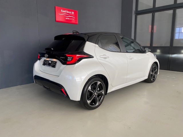TOYOTA Yaris 1.5 VVT-i HSD Premium-image-4