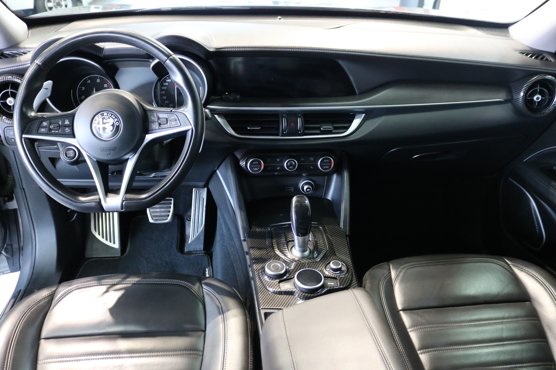 ALFA ROMEO Stelvio 2.0 Executive Q4 Automatic-showroom-element-2