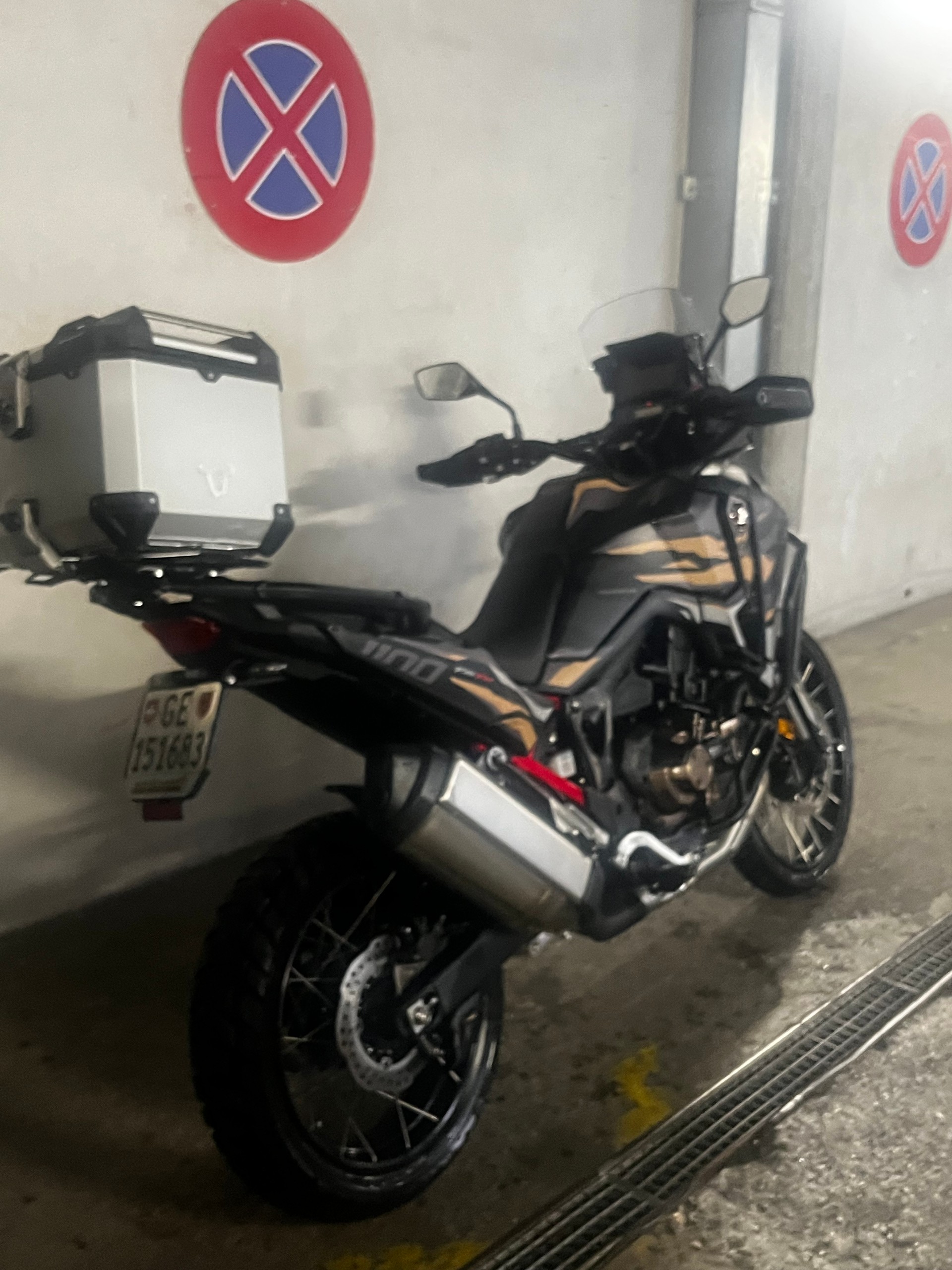HONDA CRF 1100 DCT Africa Twin-image-1