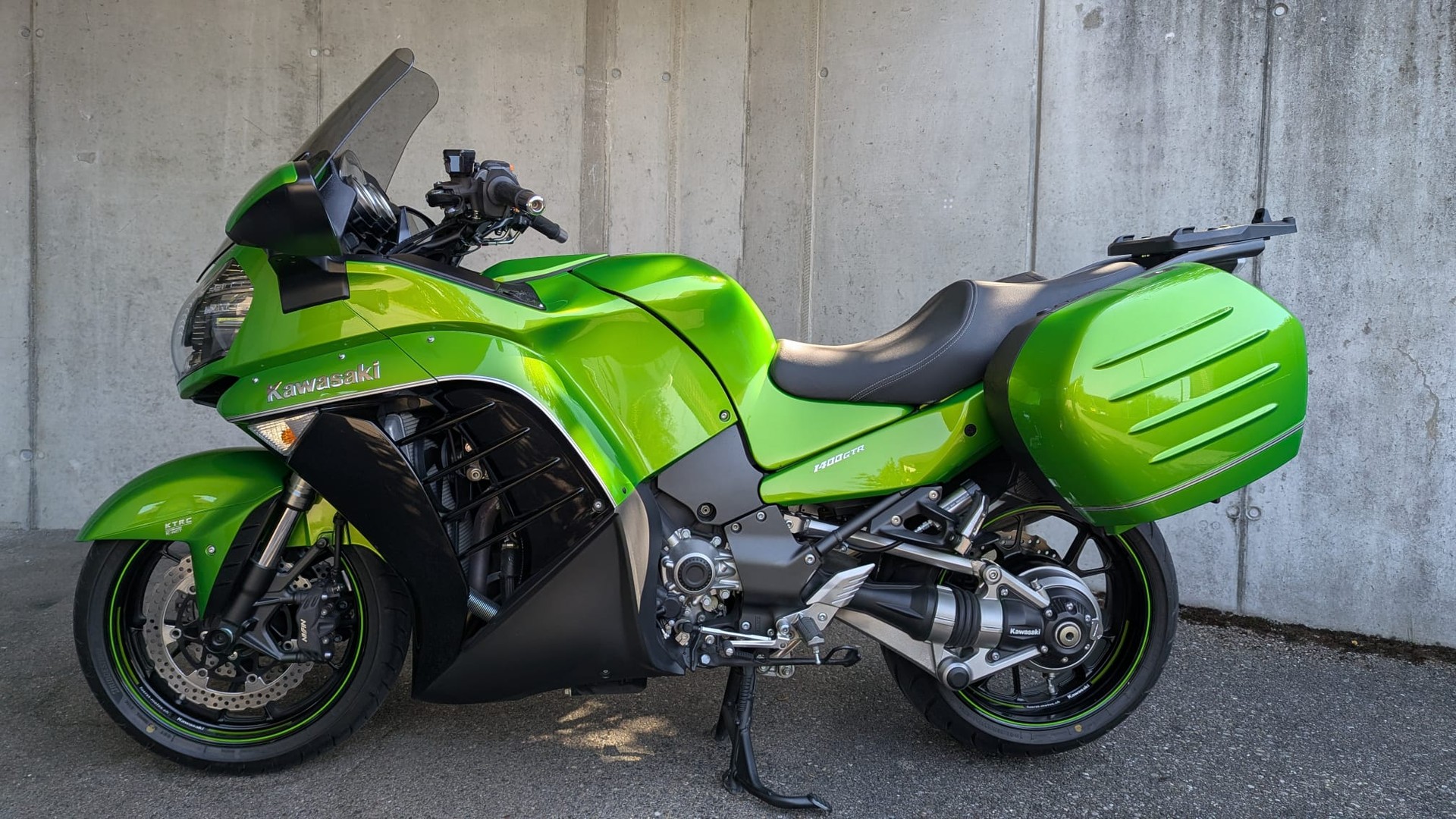 KAWASAKI GTR 1400 ABS-showroom-element-1