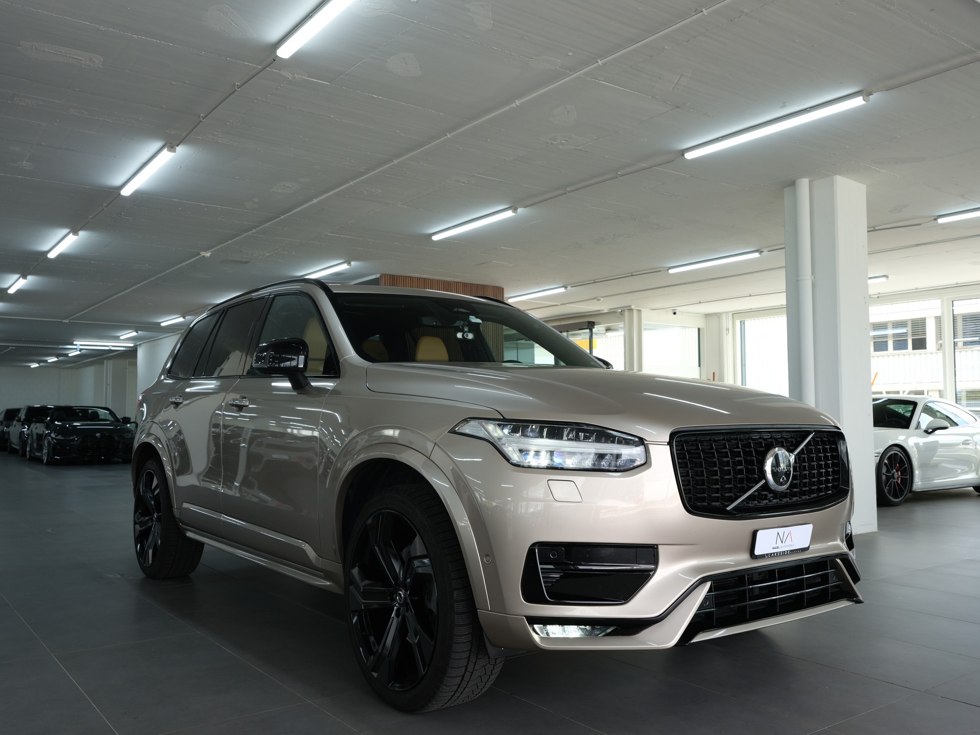 VOLVO XC90 B5 Diesel Mild Hybrid AWD R-Design Geartronic *Panorama* *360 Kamera* *Head up Display*-showroom-element-1