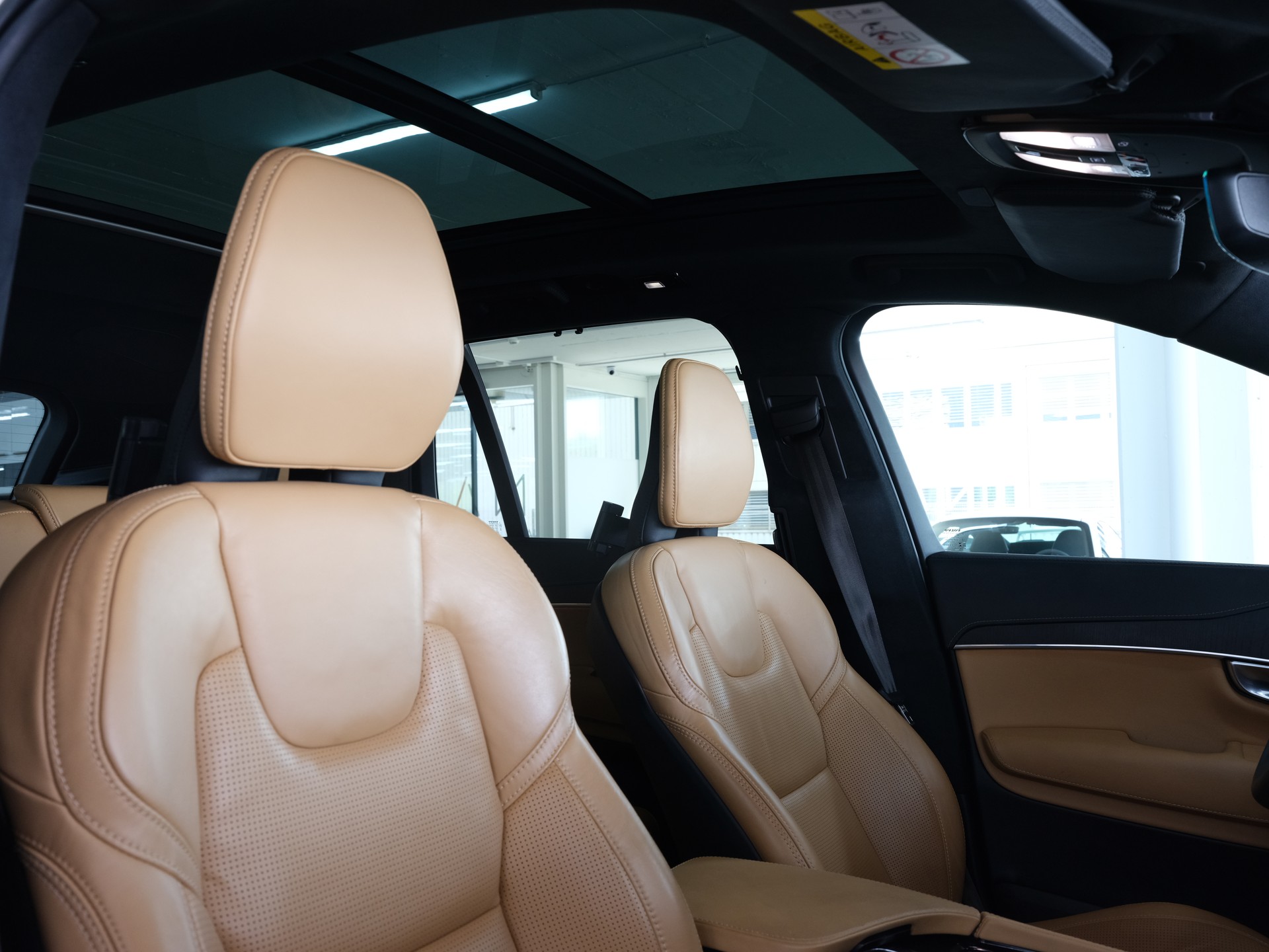 VOLVO XC90 B5 Diesel Mild Hybrid AWD R-Design Geartronic *Panorama* *360 Kamera* *Head up Display*-image-17