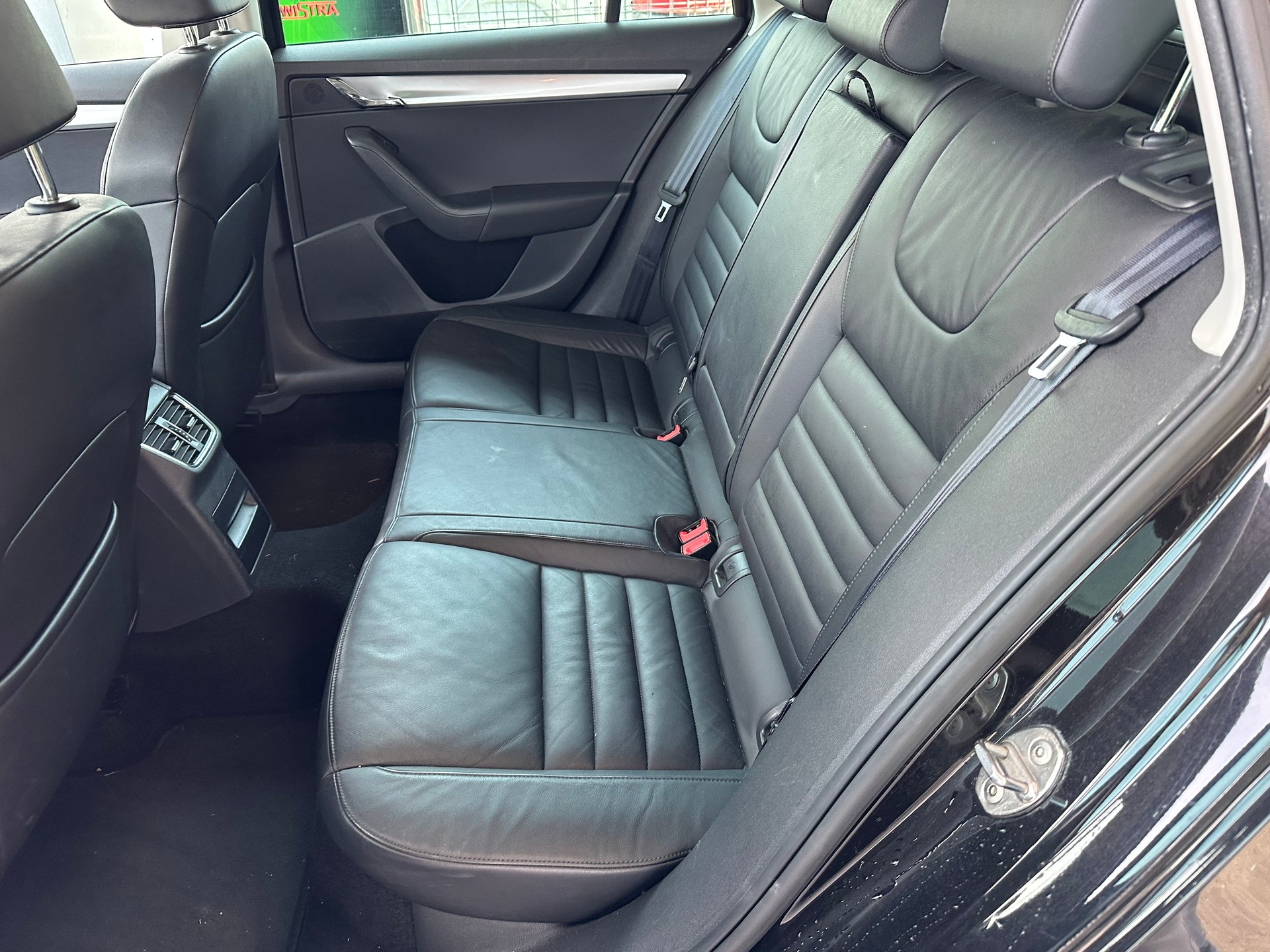 SKODA Octavia Combi 1.8 TSI Fresh 4x4 DSG-image-5