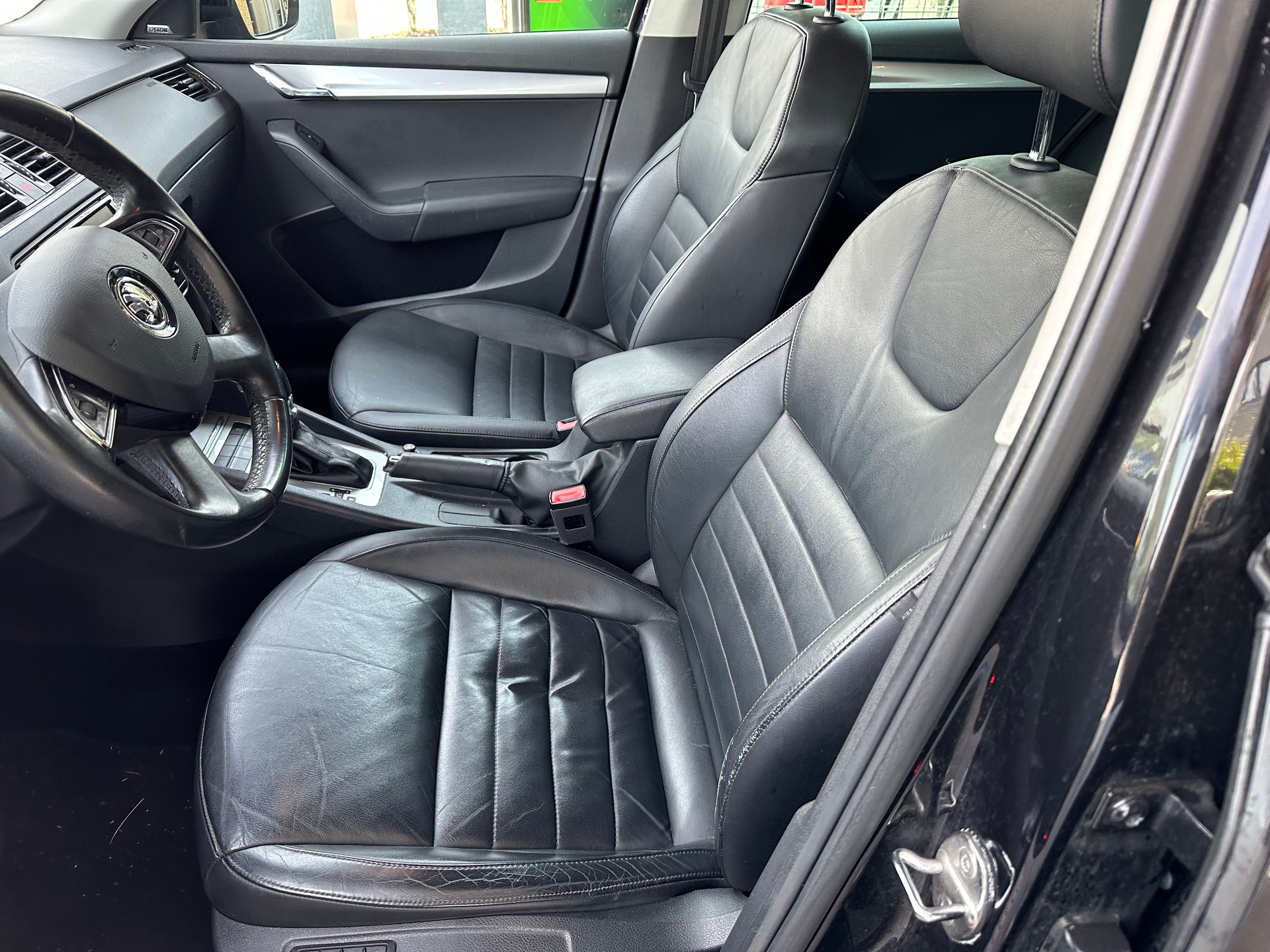 SKODA Octavia Combi 1.8 TSI Fresh 4x4 DSG-image-4