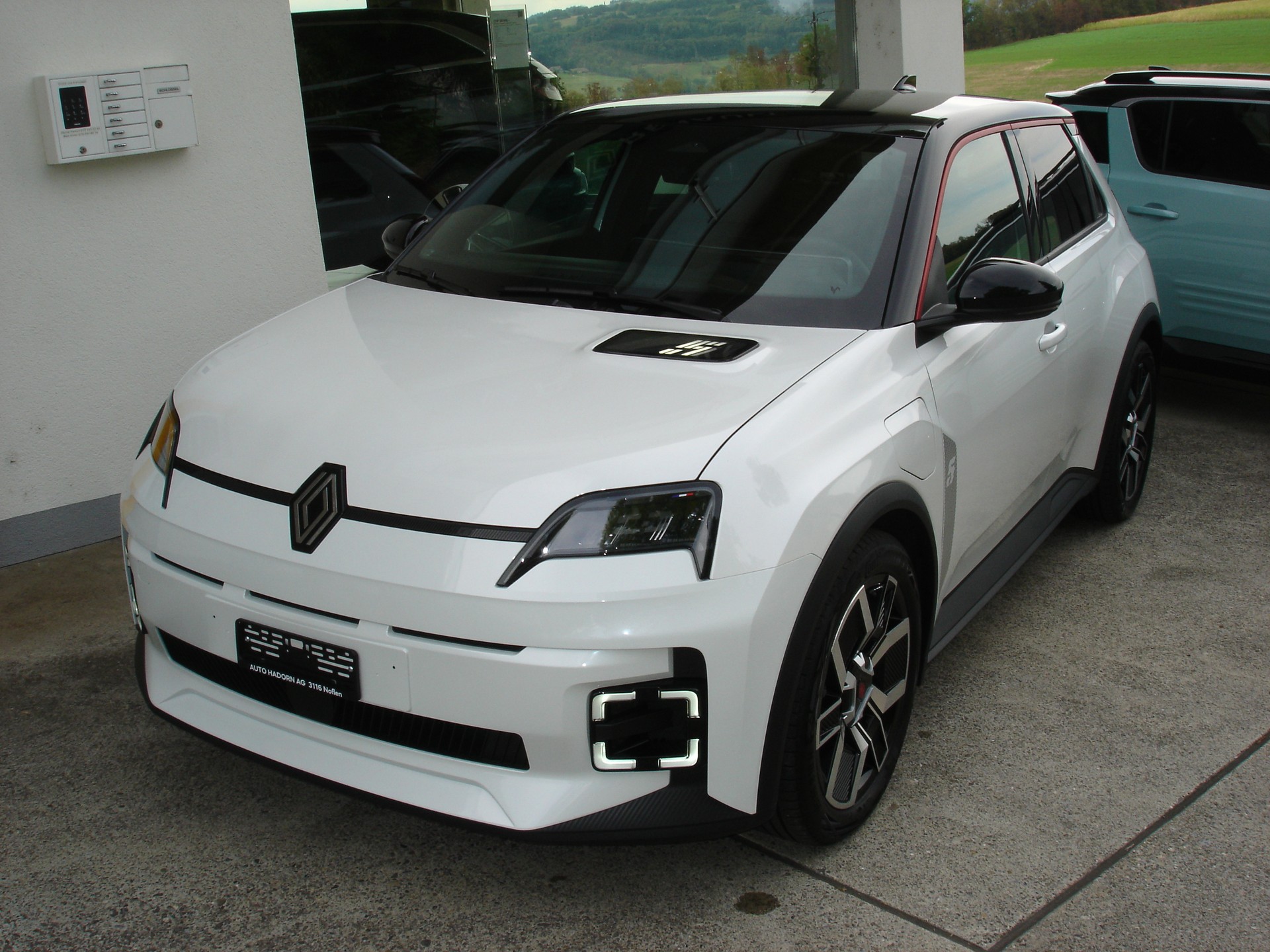 RENAULT R5 E-Tech Comfort Range 52 kWh Techno-showroom-element-1