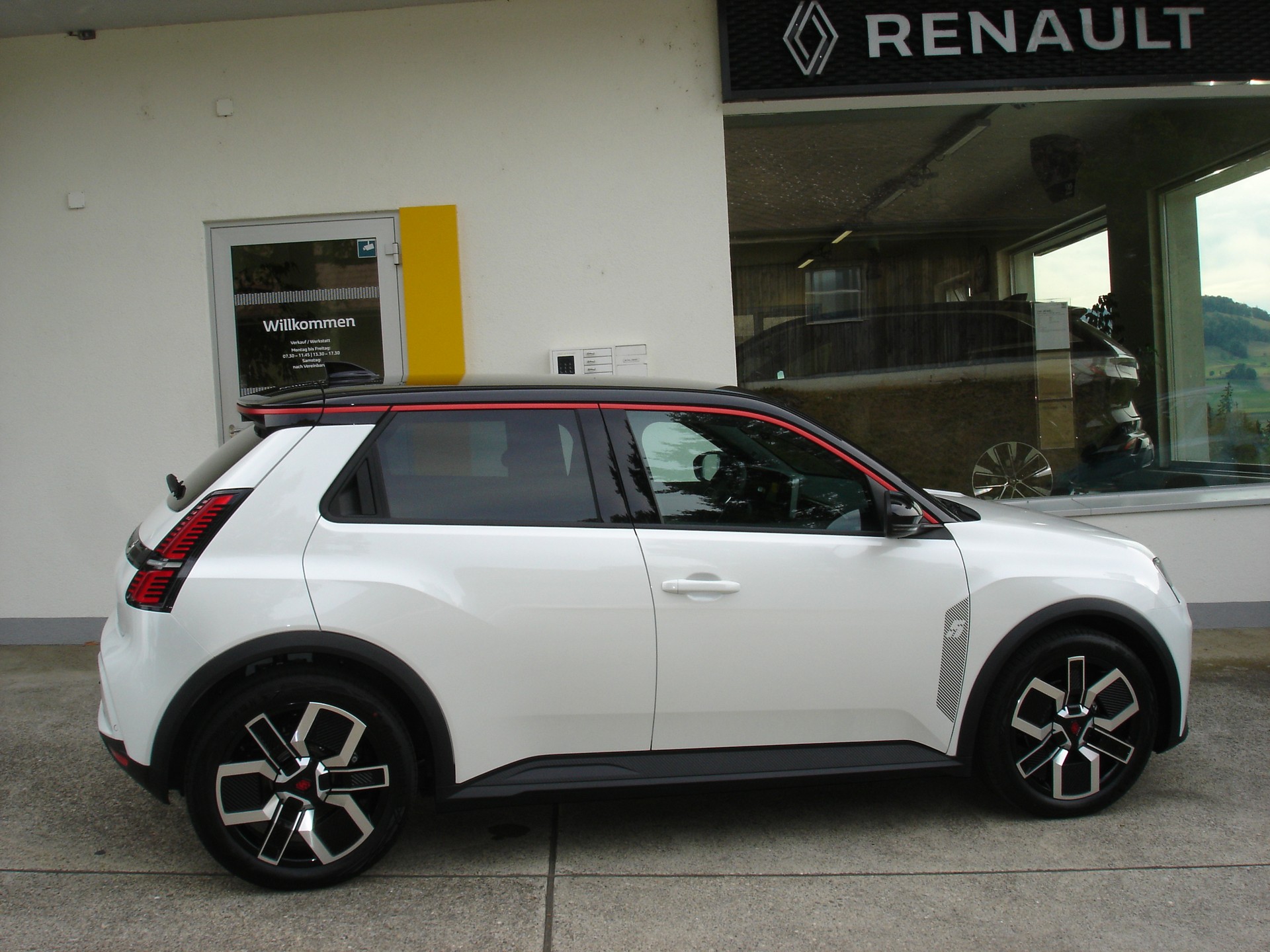 RENAULT R5 E-Tech Comfort Range 52 kWh Techno-showroom-element-3