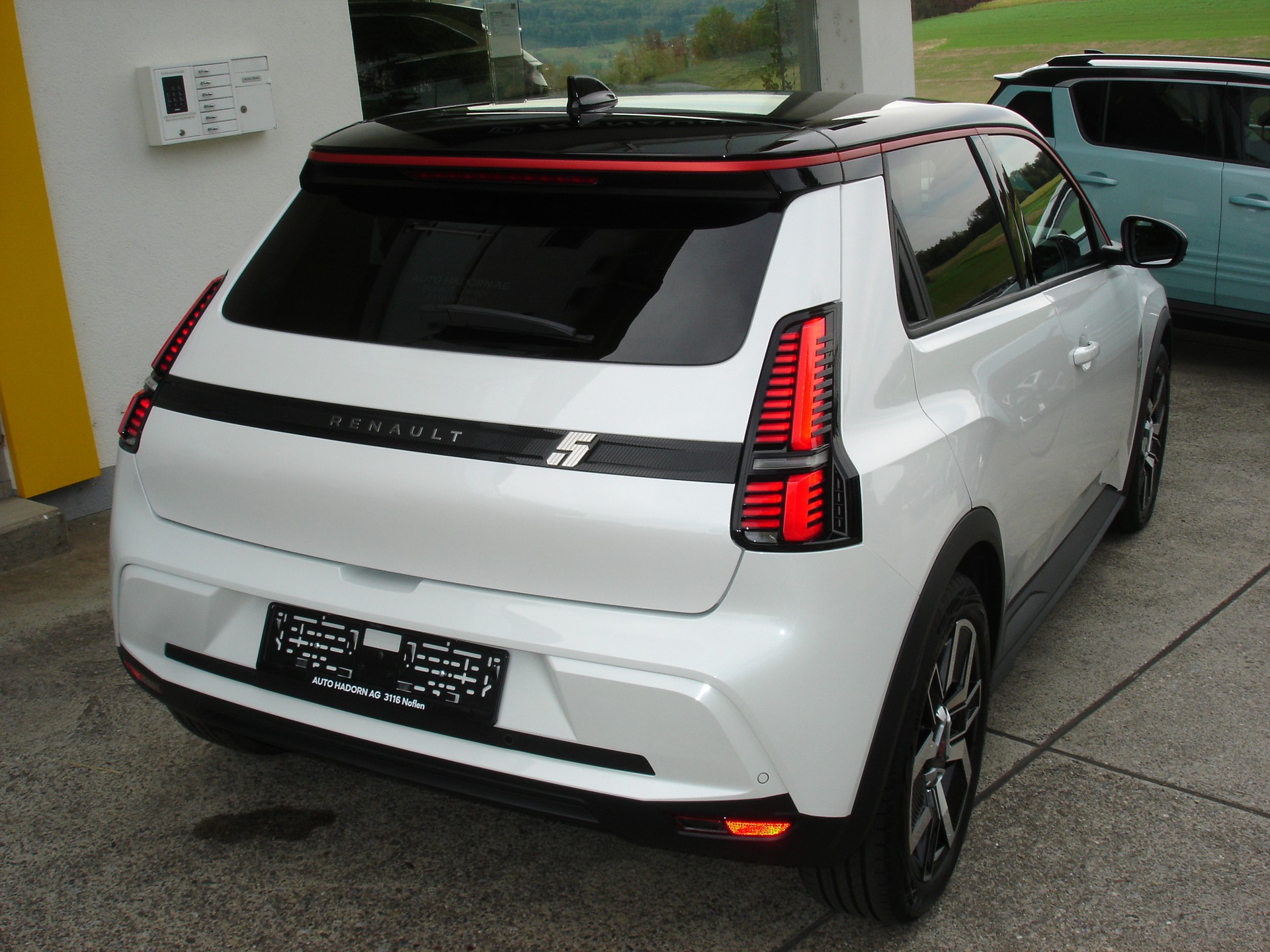 RENAULT R5 E-Tech Comfort Range 52 kWh Techno-image-4