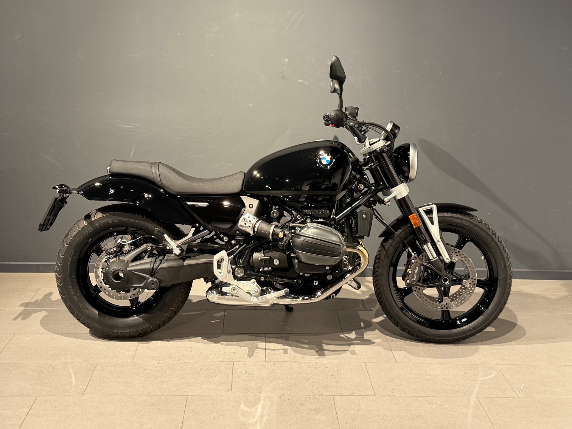 BMW R 12 5% Jubiläumsprämie-showroom-element-1