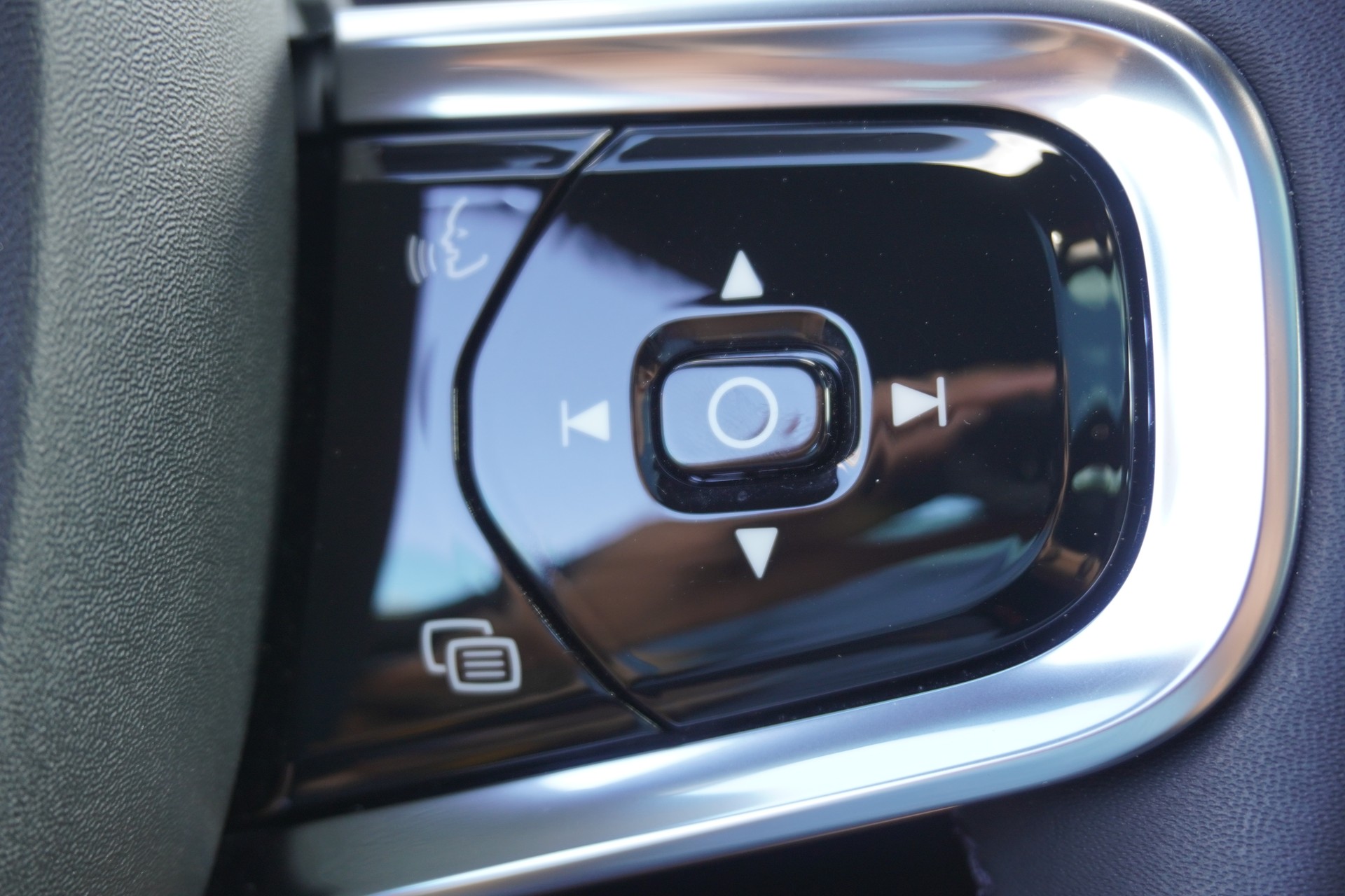 POLESTAR Polestar 2 Long Range Dual 82 kWh 350kW Performance Paket!!!-image-31