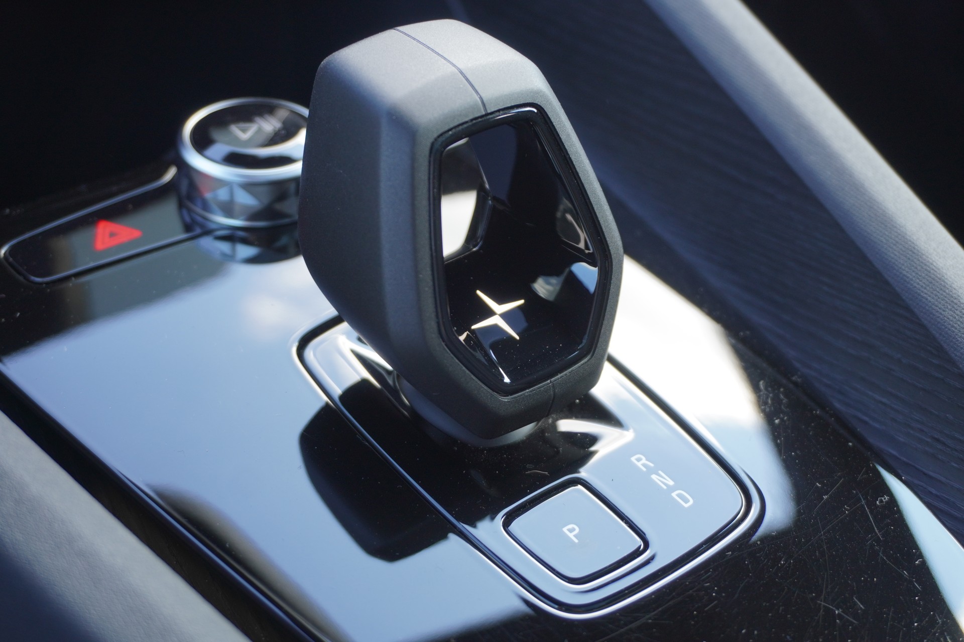 POLESTAR Polestar 2 Long Range Dual 82 kWh 350kW Performance Paket!!!-image-18