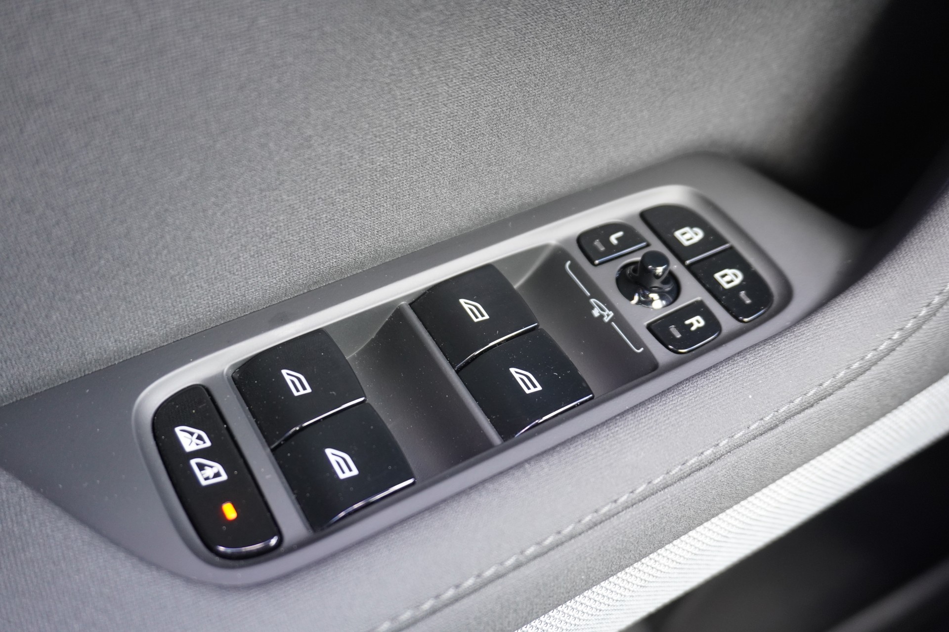 POLESTAR Polestar 2 Long Range Dual 82 kWh 350kW Performance Paket!!!-image-35