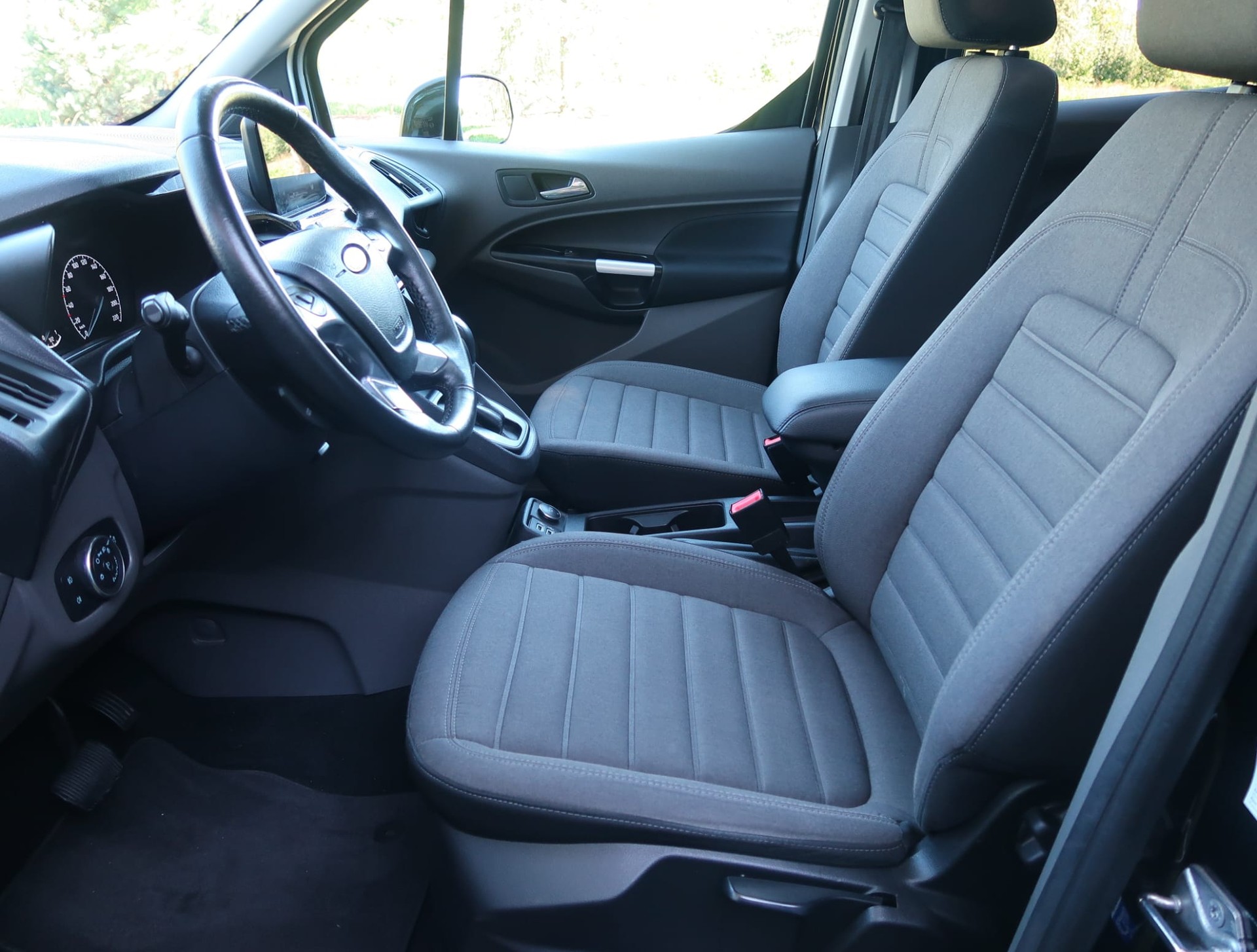 FORD Grand Tourneo Connect 1.5 EcoBlue Titanium Automat - 7 places-image-12