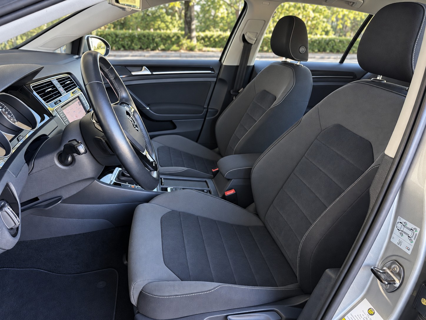 VW Golf 2.0 TDI Highline DSG-Automat-image-17