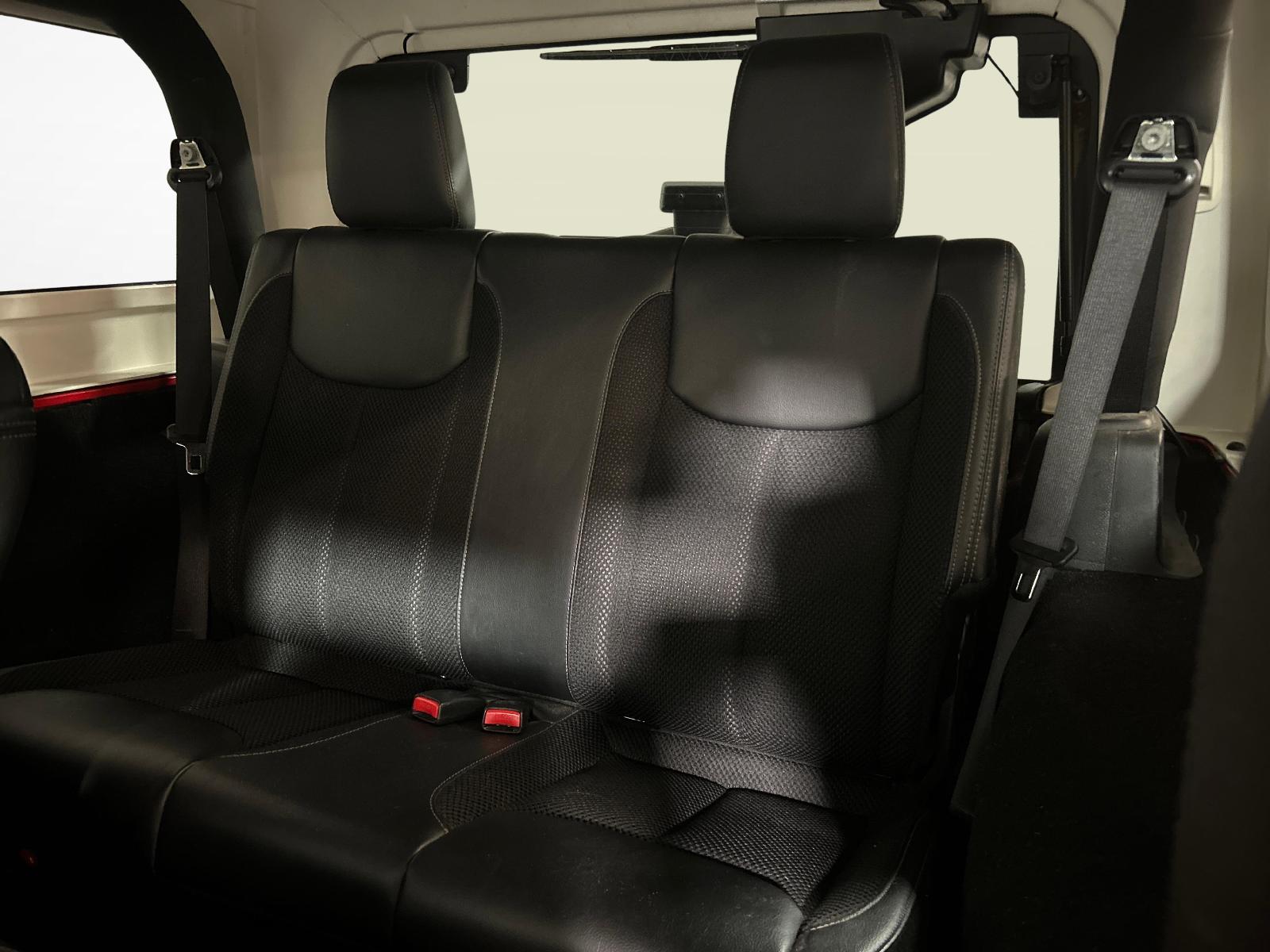 JEEP Wrangler 2.8 CRD Sahara-showroom-element-3