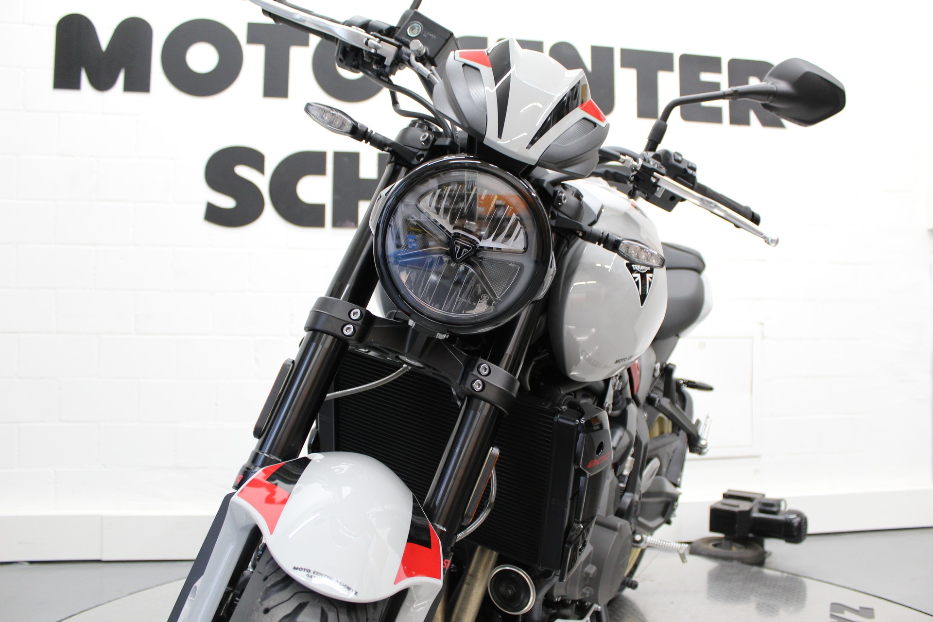 TRIUMPH 800-image-4