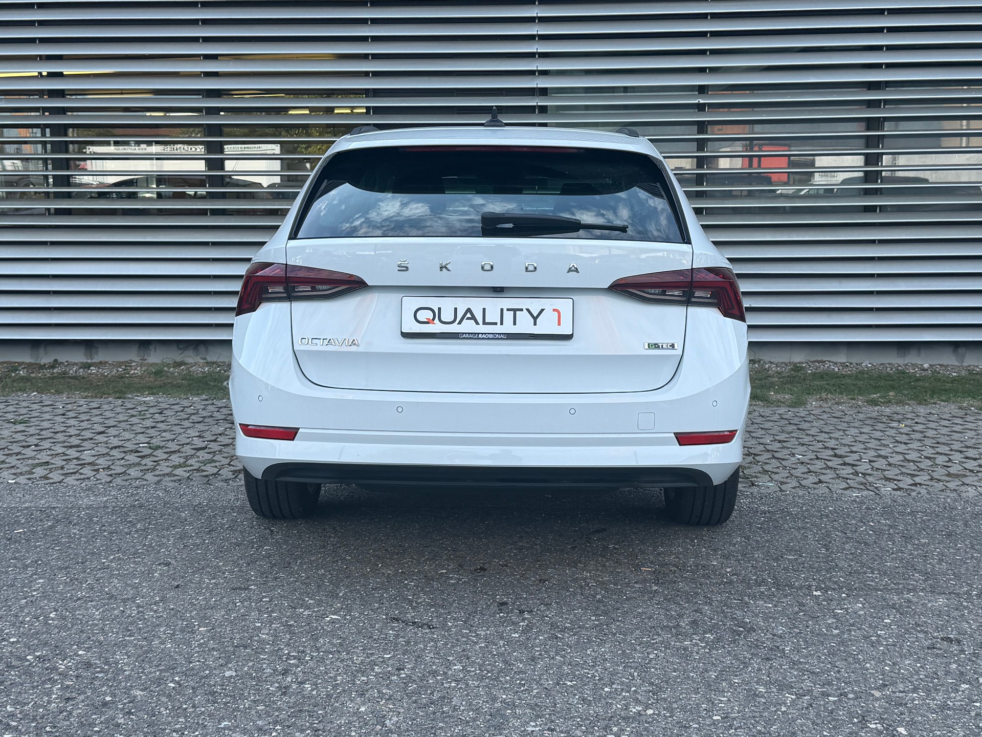 SKODA Octavia Combi 1.5 TSI G-Tec DSG Style-image-11
