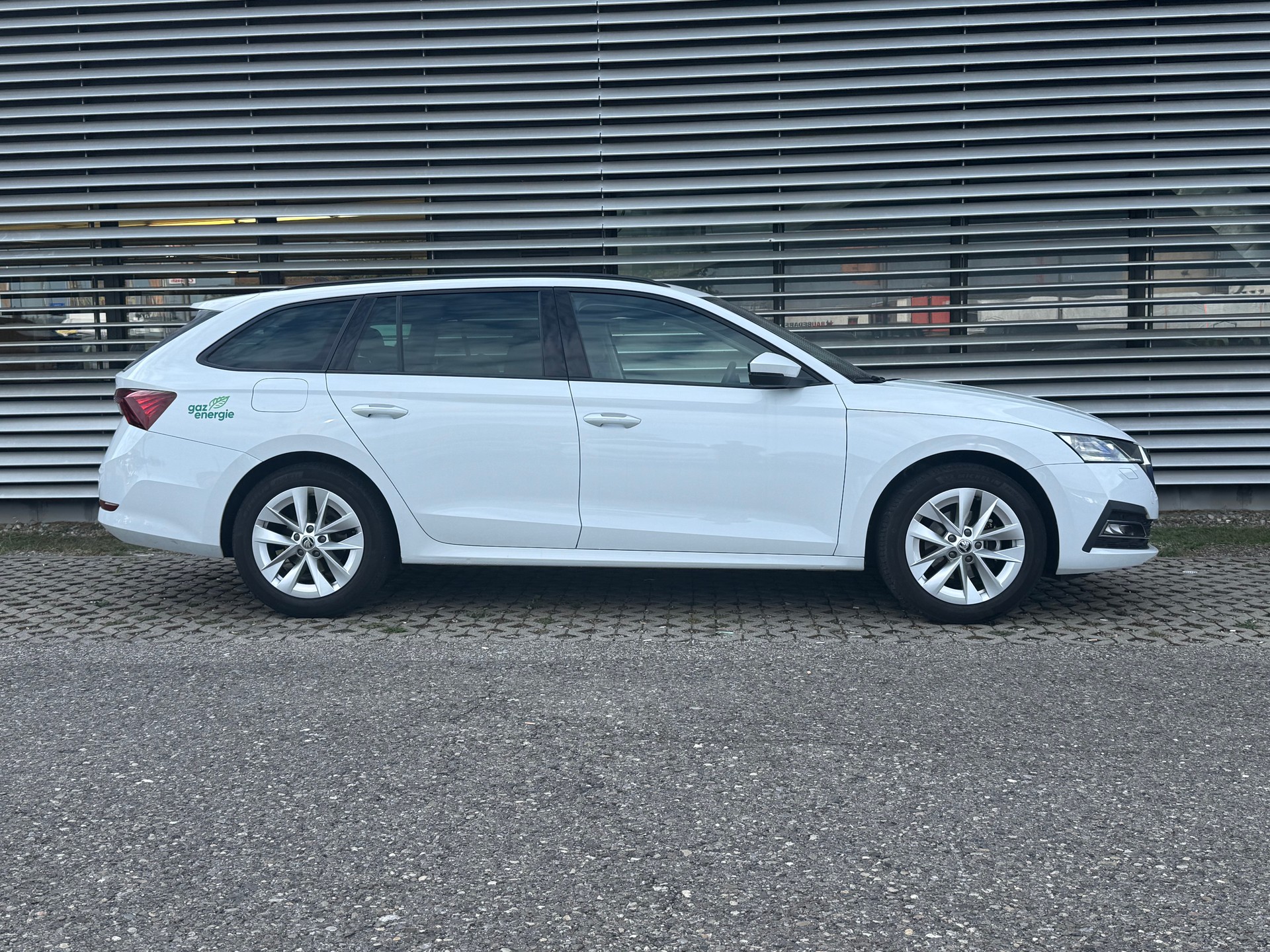 SKODA Octavia Combi 1.5 TSI G-Tec DSG Style-image-8