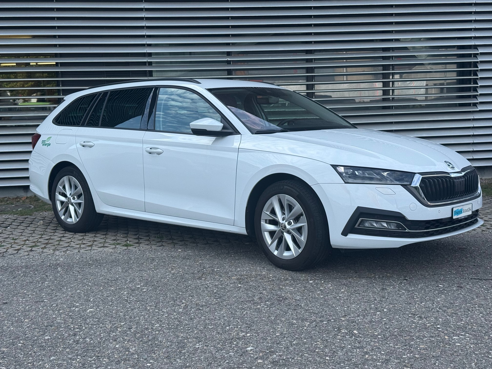 SKODA Octavia Combi 1.5 TSI G-Tec DSG Style-image-3