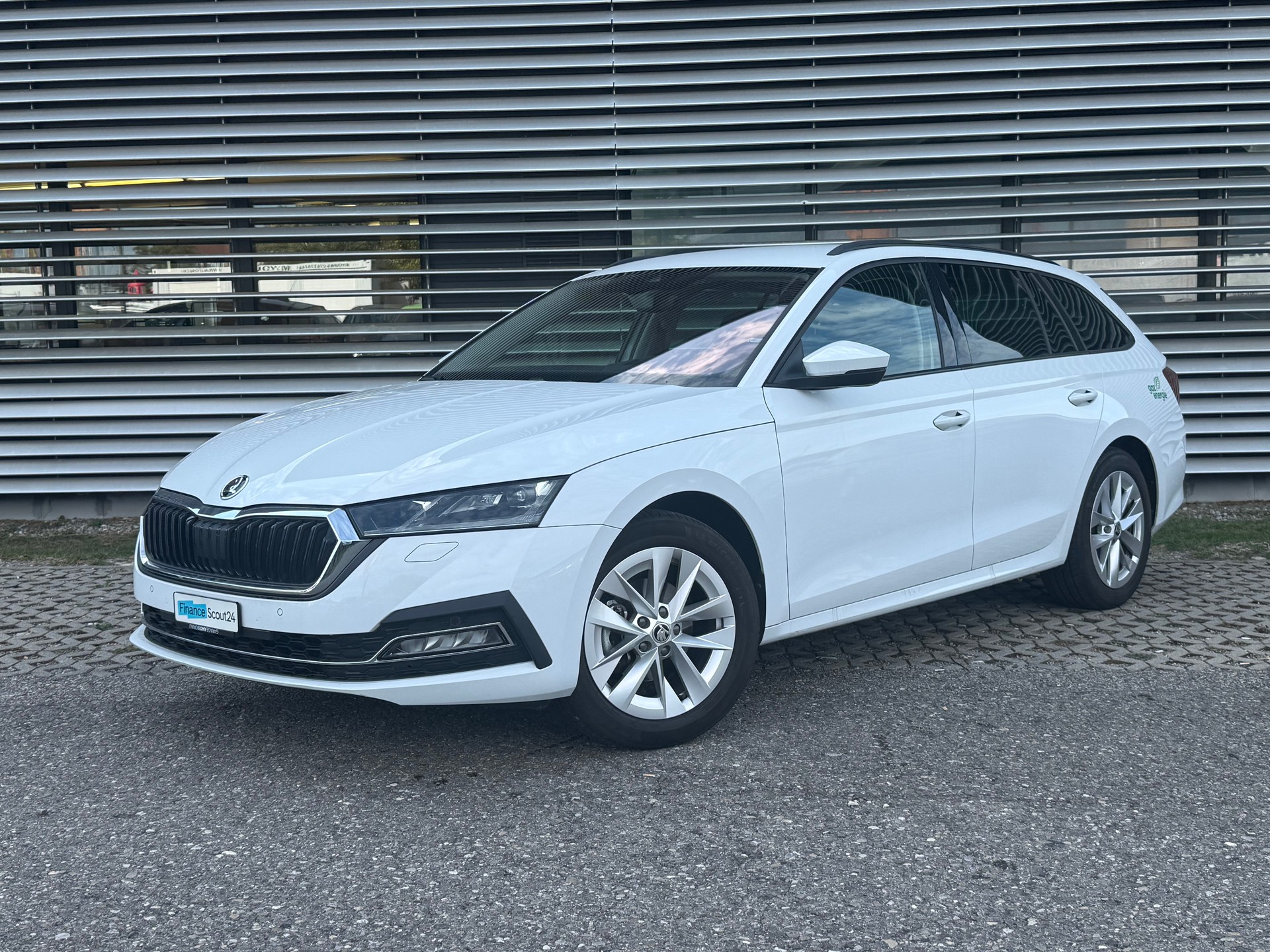 SKODA Octavia Combi 1.5 TSI G-Tec DSG Style-image-2