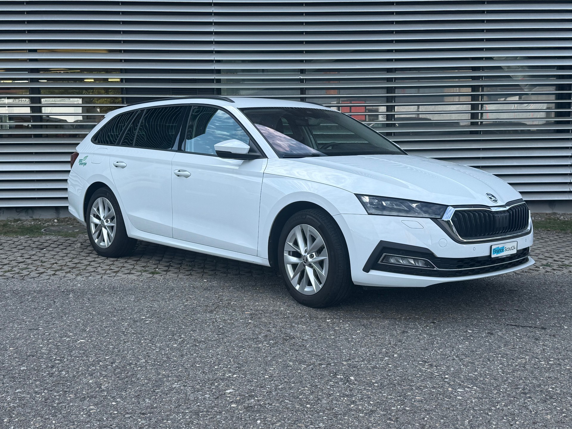 SKODA Octavia Combi 1.5 TSI G-Tec DSG Style-image-4