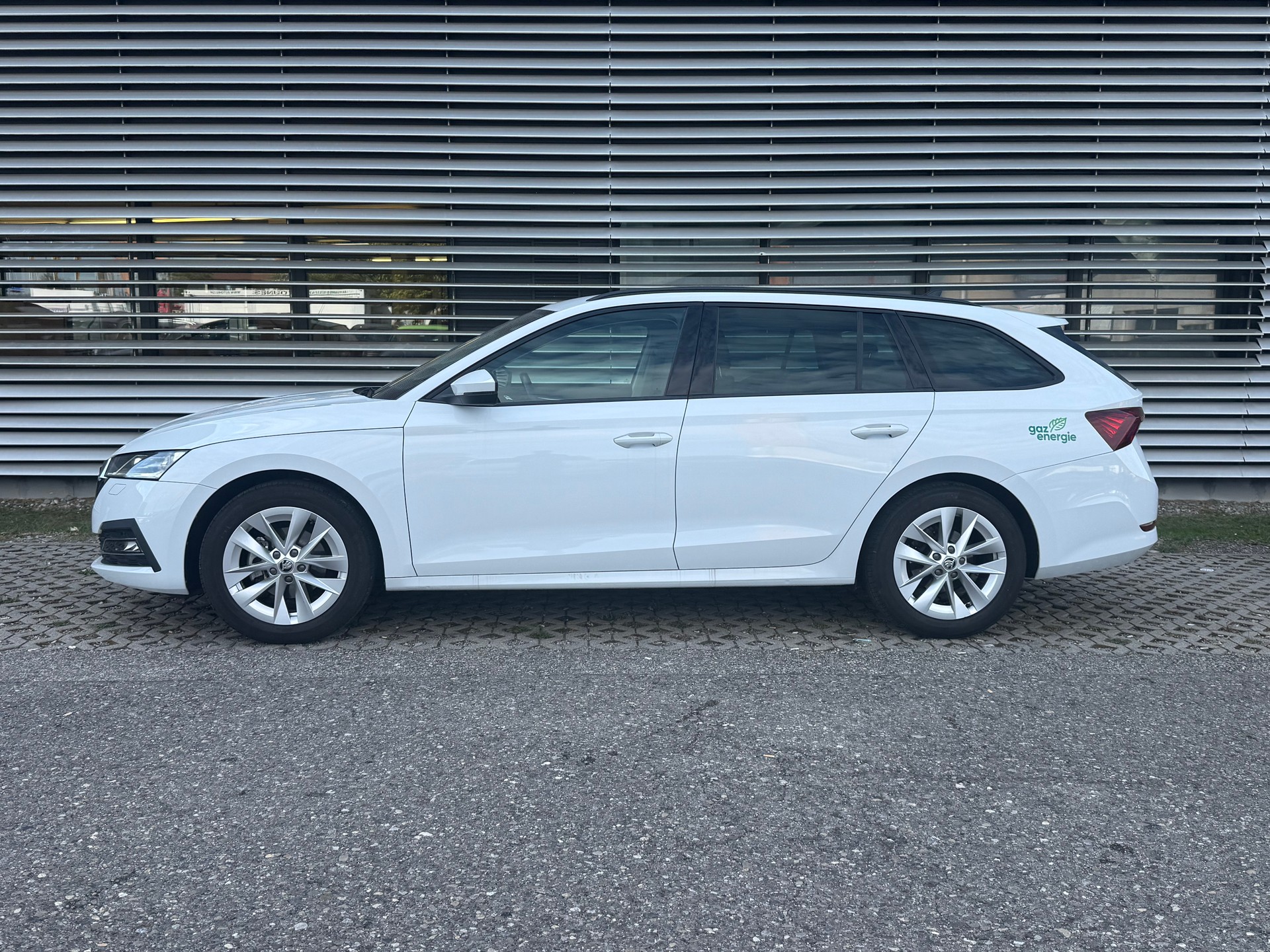 SKODA Octavia Combi 1.5 TSI G-Tec DSG Style-image-12